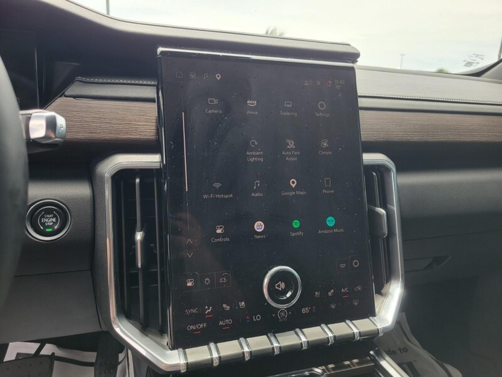 2025 GMC Acadia Denali
