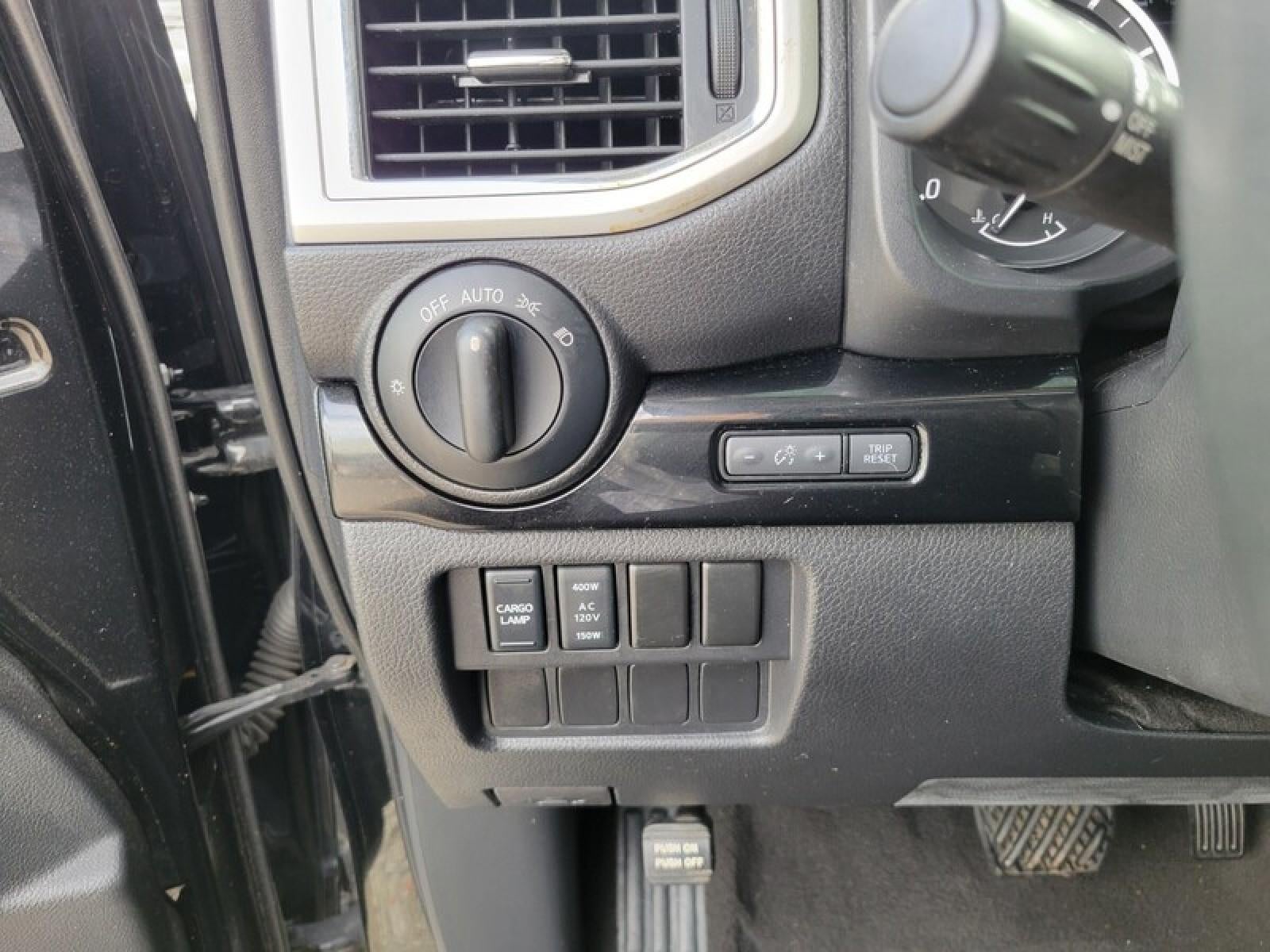 2020 Nissan Titan SV