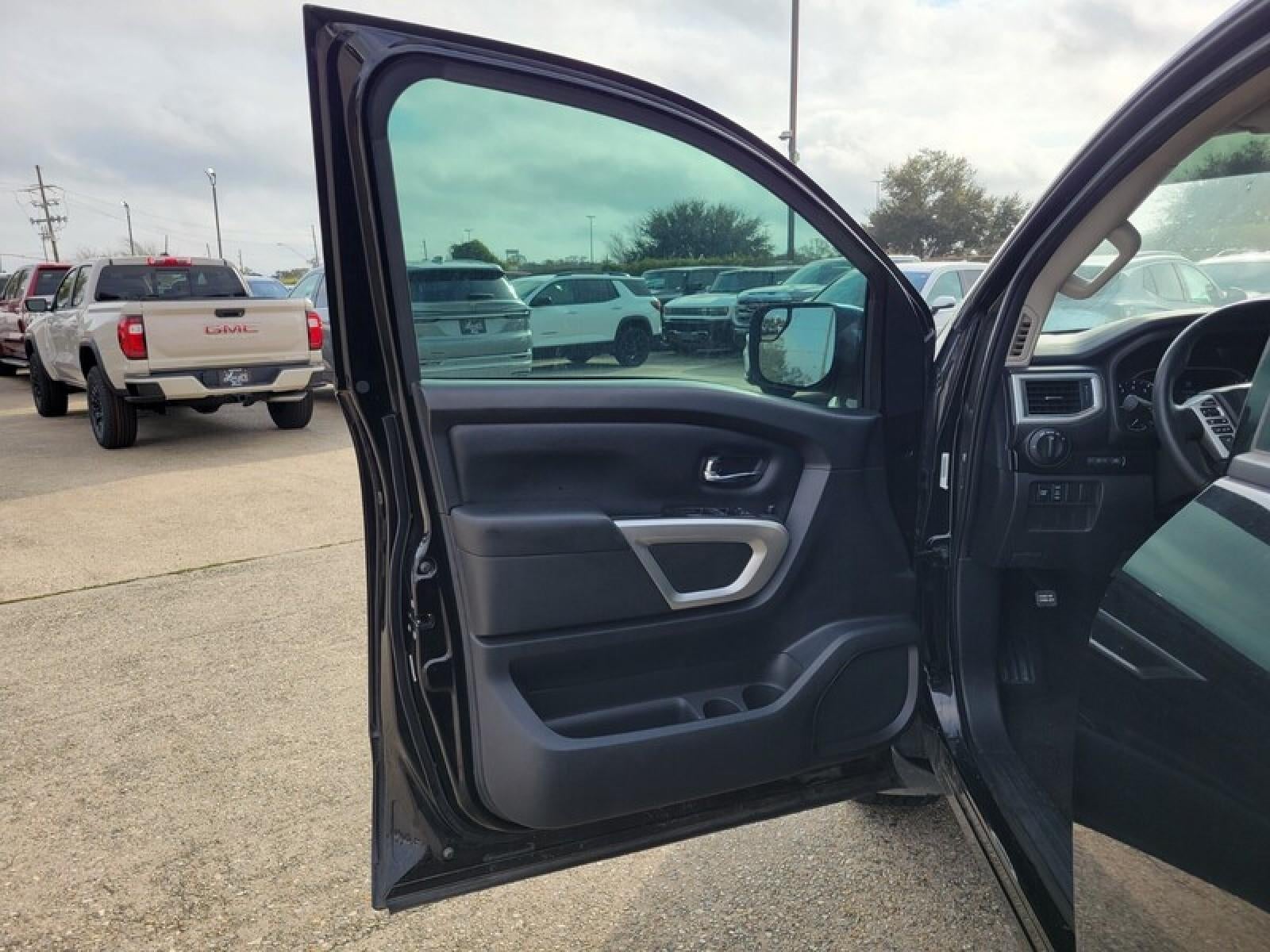 2020 Nissan Titan SV