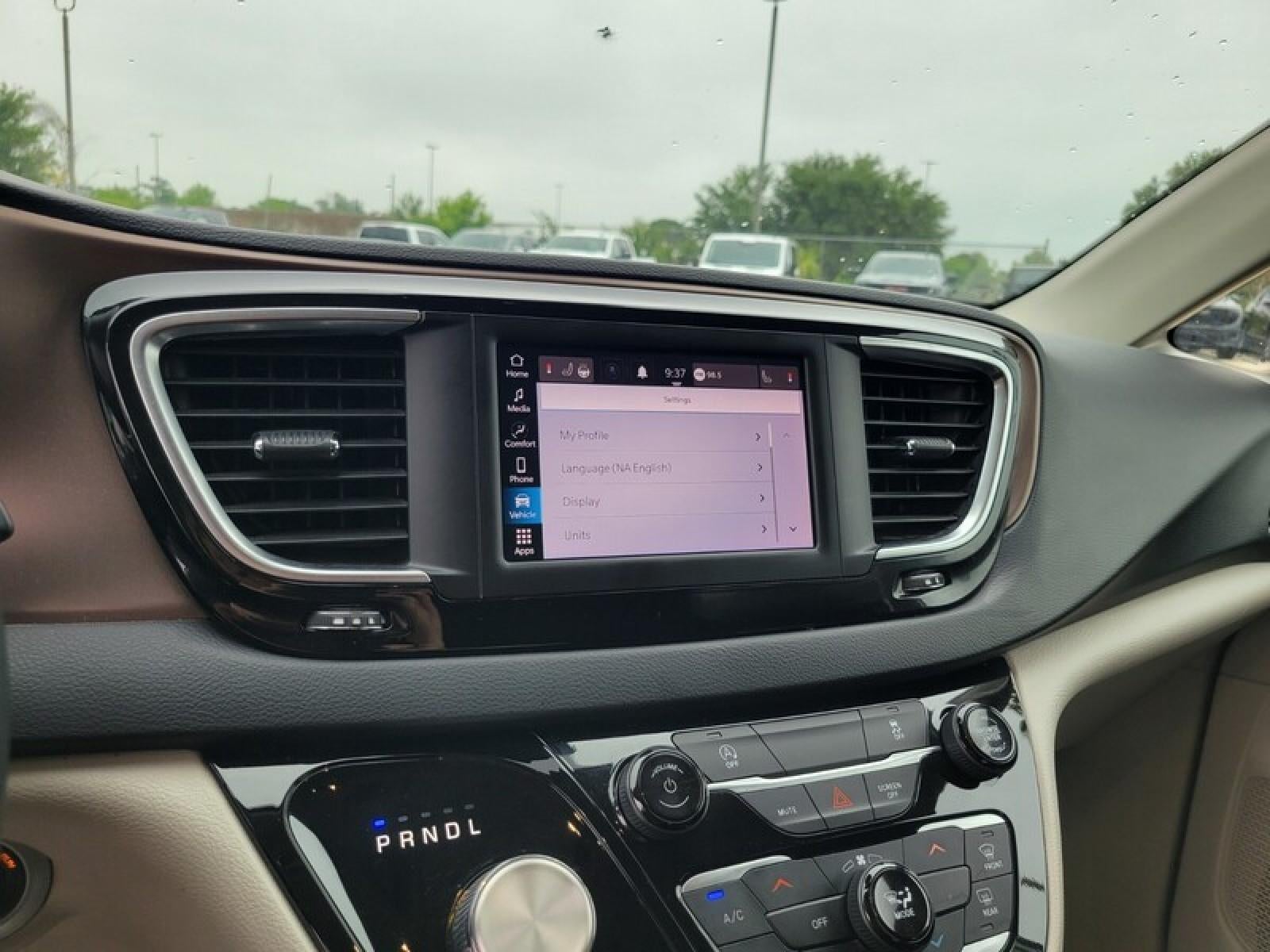 2023 Chrysler Voyager LX