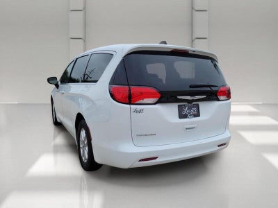 2023 Chrysler Voyager LX