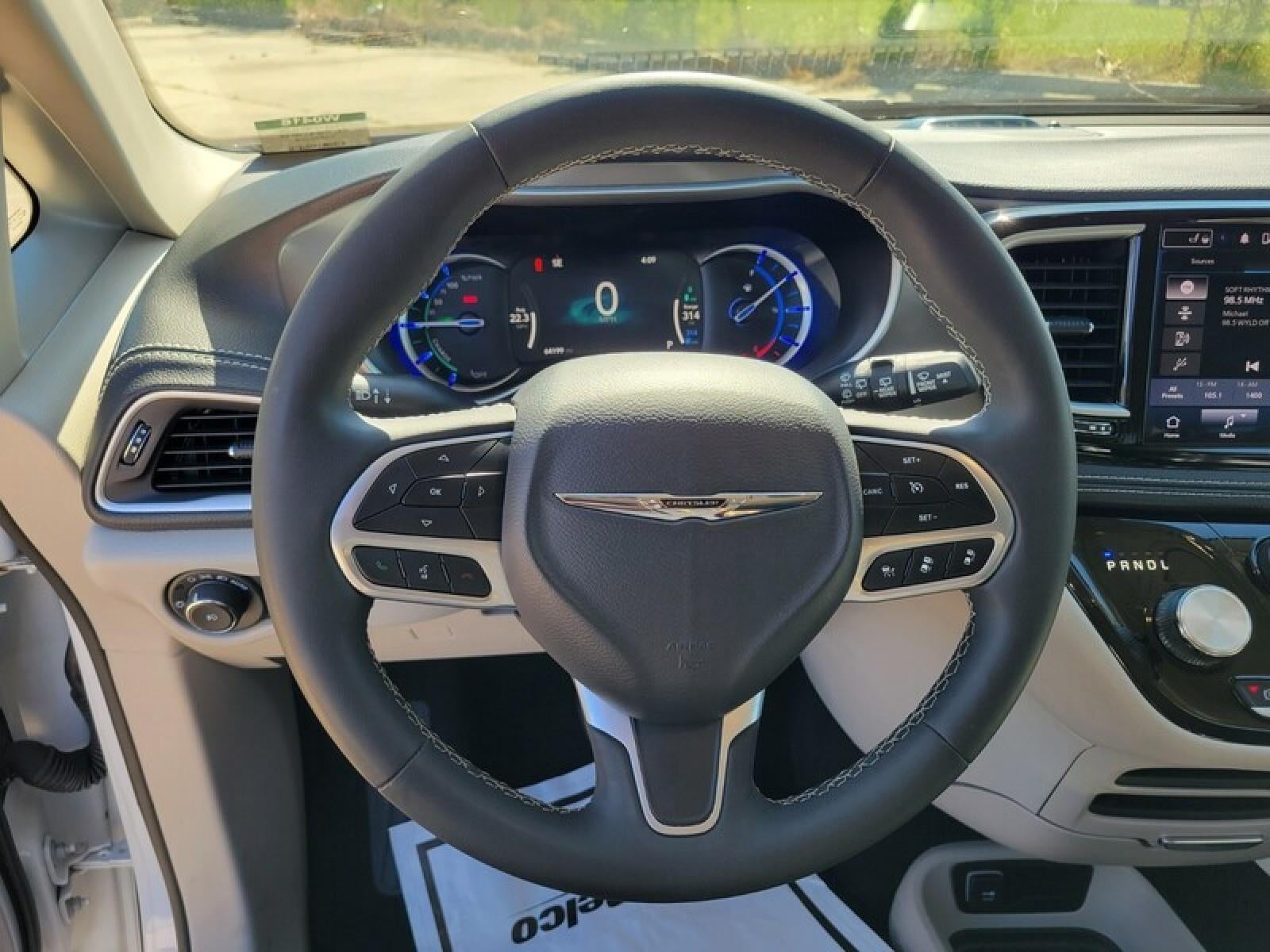 2023 Chrysler Pacifica Hybrid Touring L