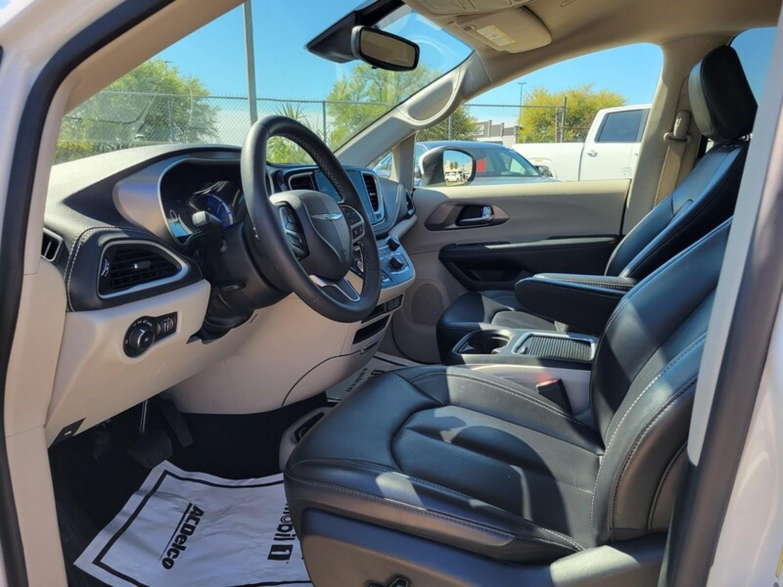 2023 Chrysler Pacifica Hybrid Touring L