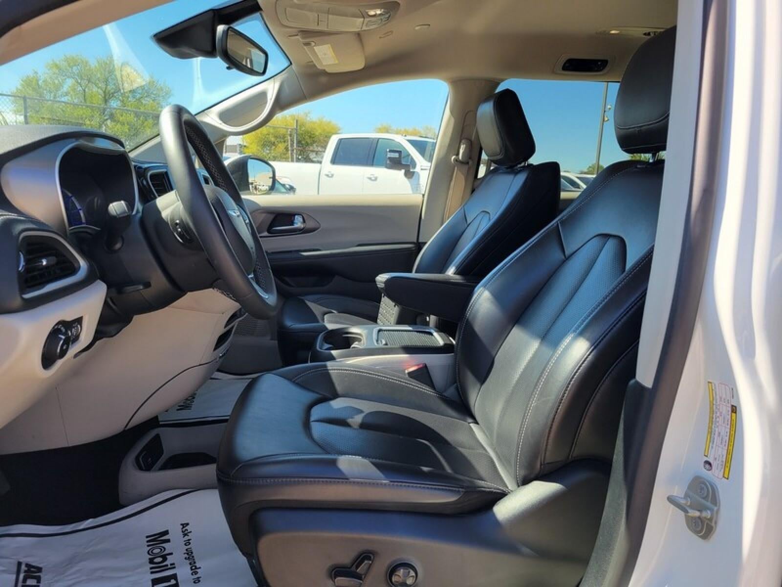 2023 Chrysler Pacifica Hybrid Touring L