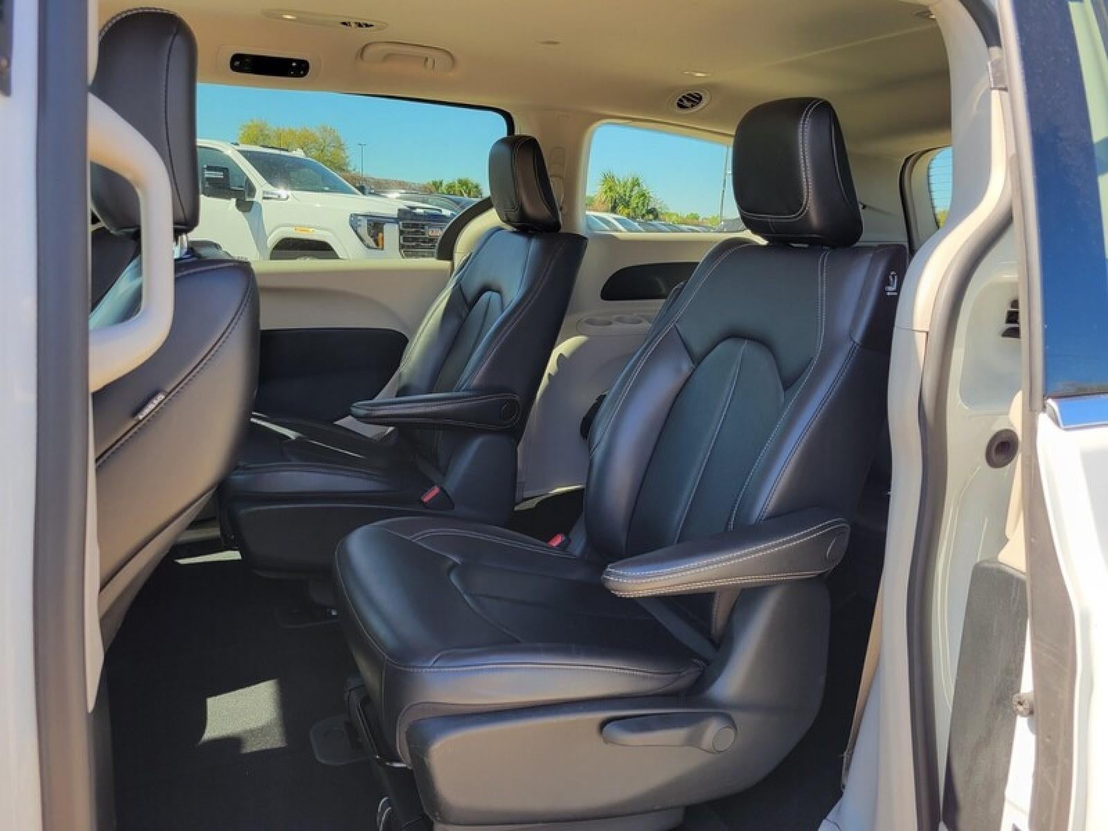 2023 Chrysler Pacifica Hybrid Touring L