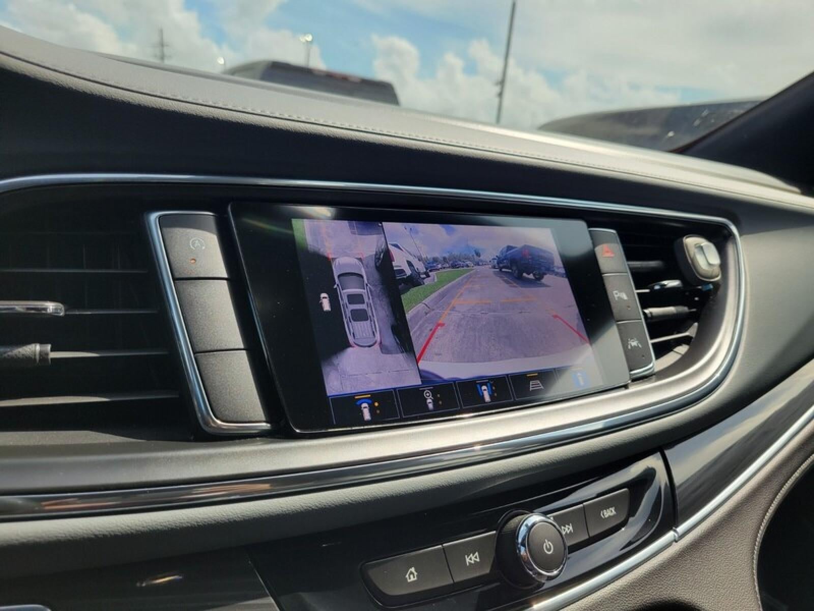 2022 Buick Enclave Essence