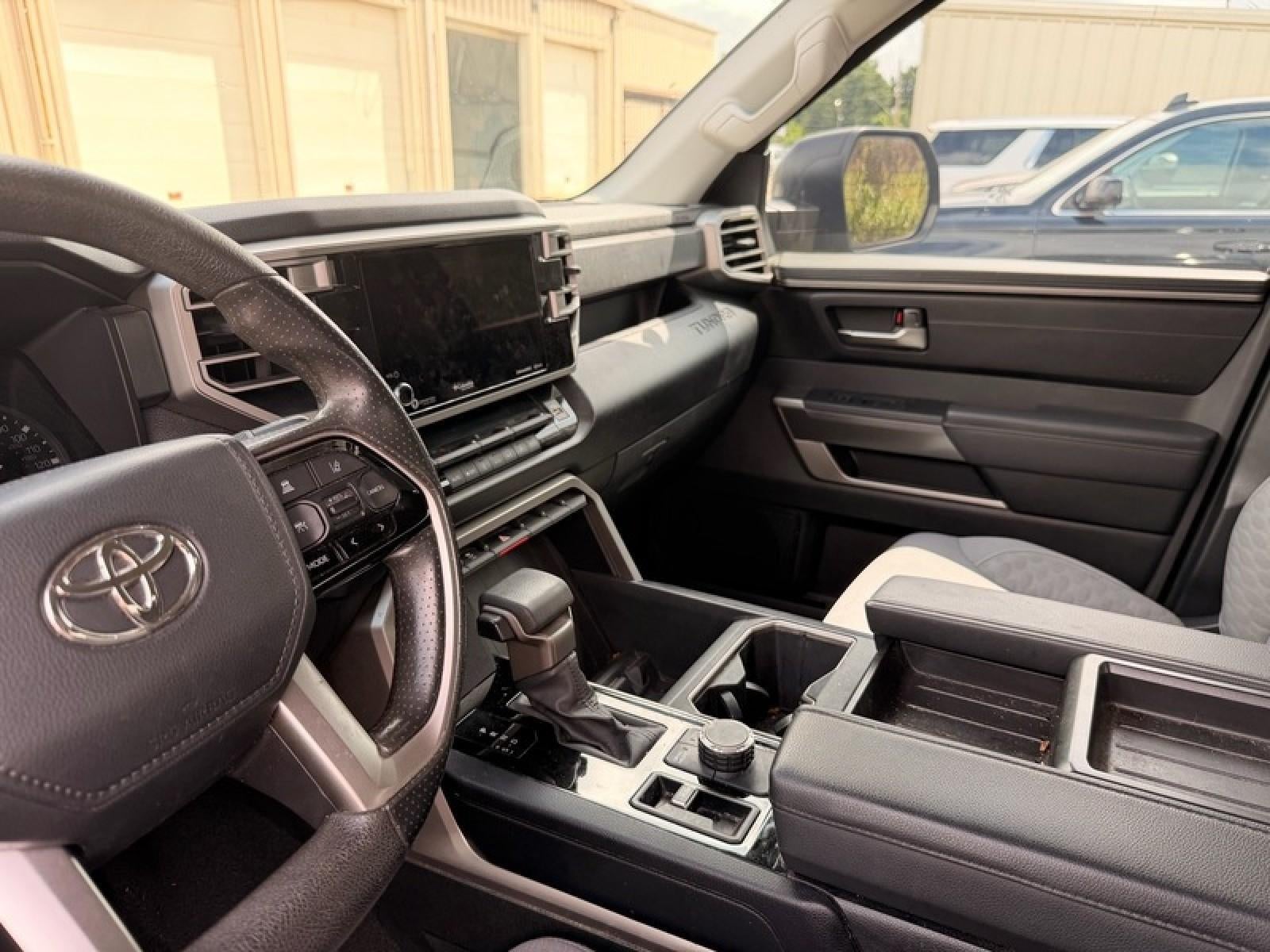 2022 Toyota Tundra 4WD SR5