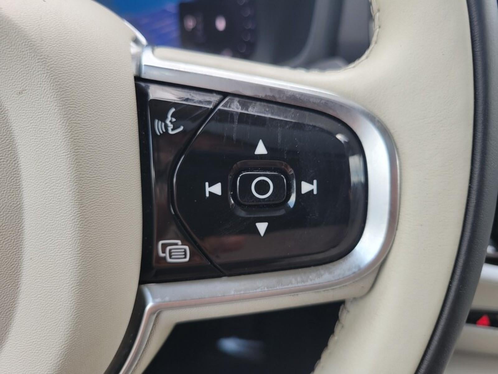 2024 Volvo S60 Plus Dark Theme