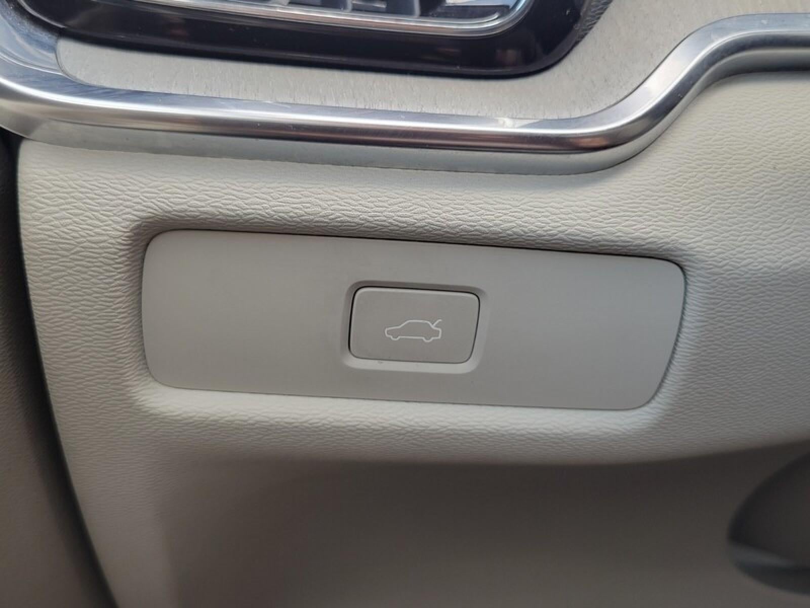 2024 Volvo S60 Plus Dark Theme