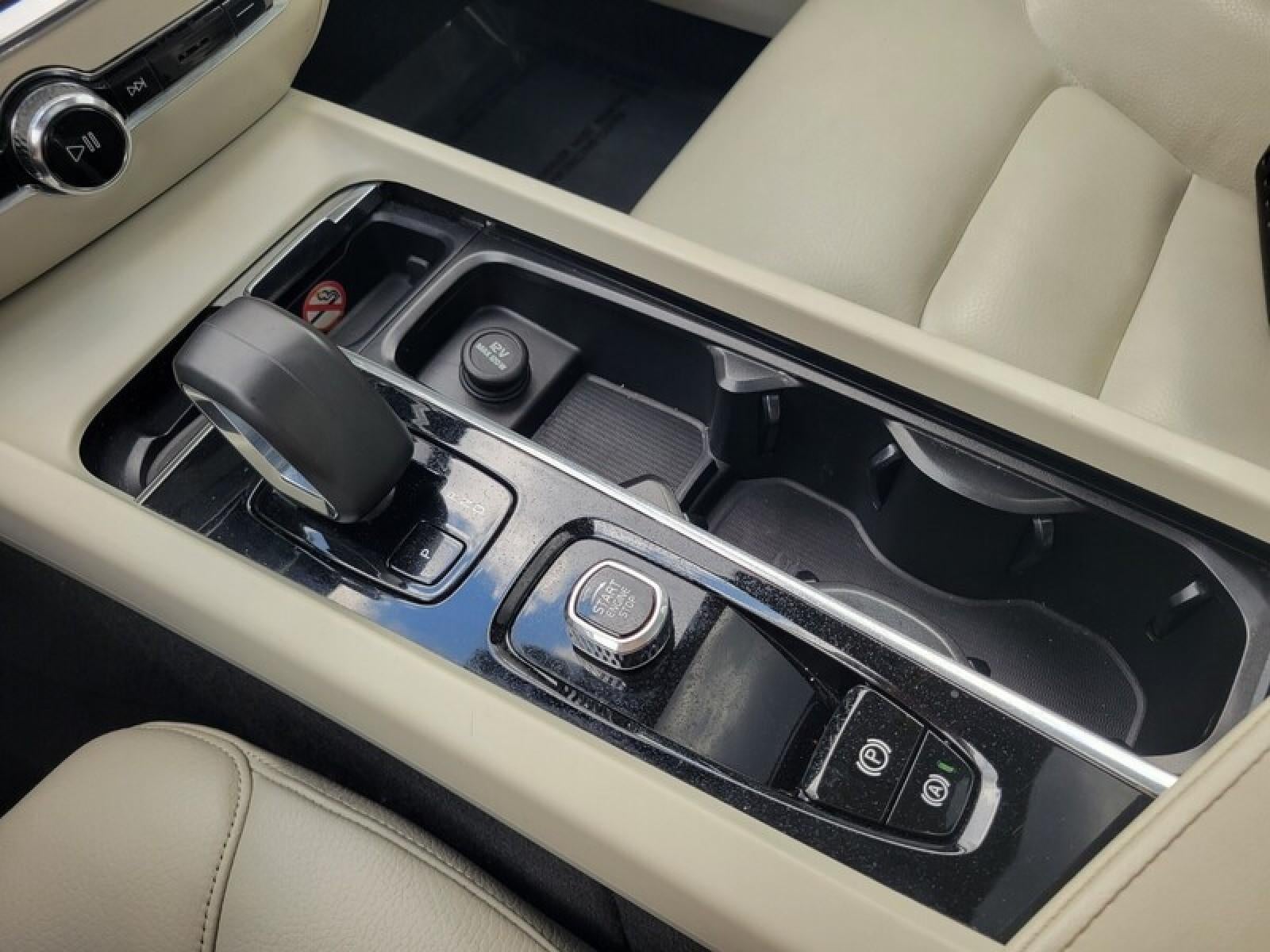 2024 Volvo S60 Plus Dark Theme