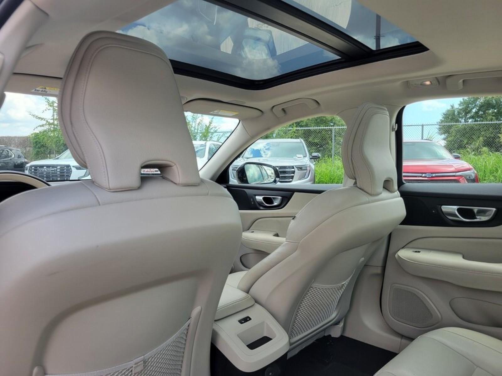 2024 Volvo S60 Plus Dark Theme