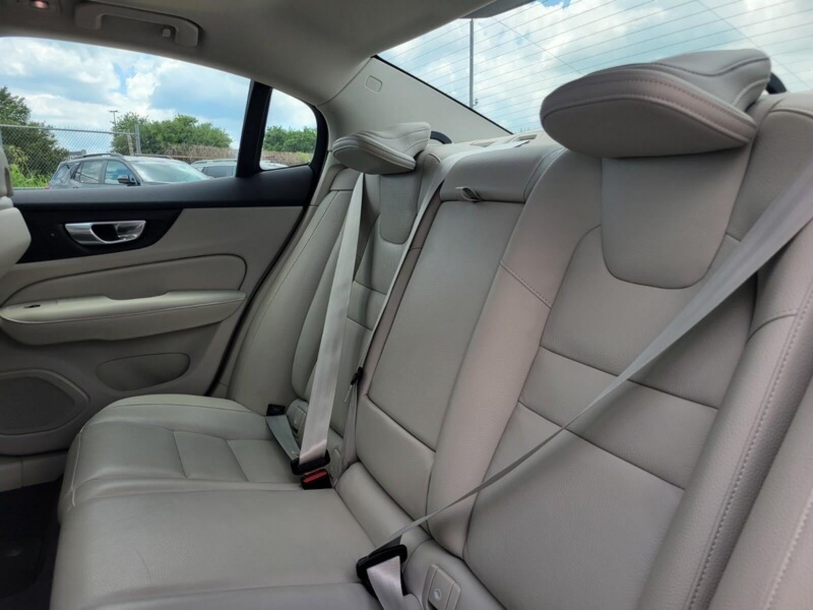 2024 Volvo S60 Plus Dark Theme