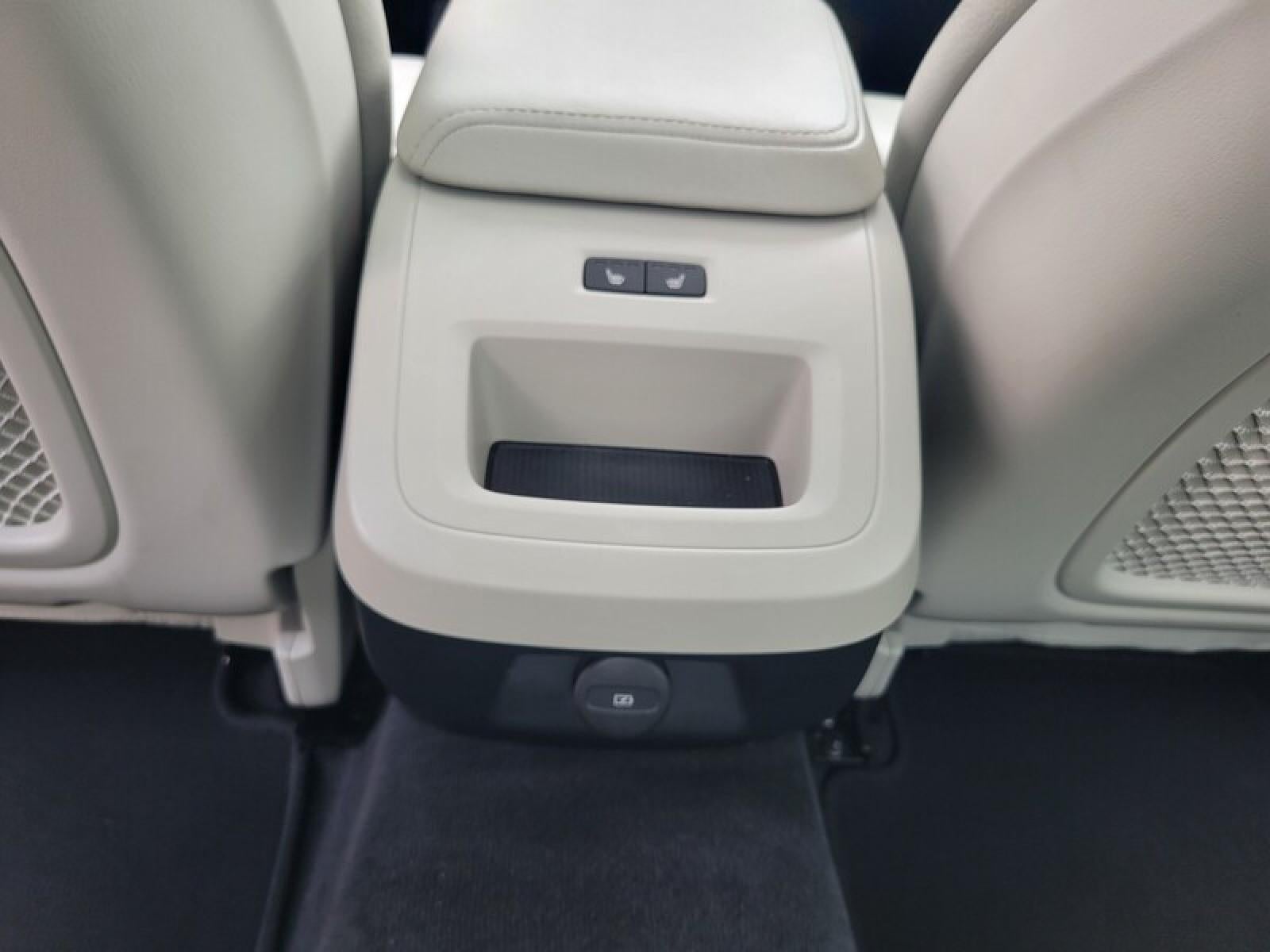 2024 Volvo S60 Plus Dark Theme