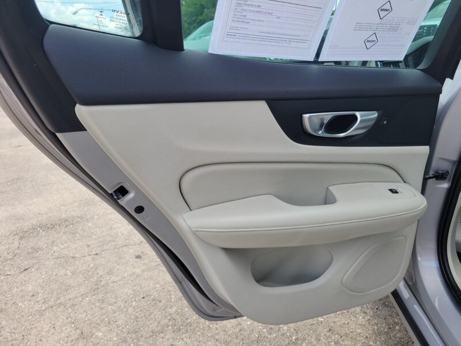 2024 Volvo S60 Plus Dark Theme