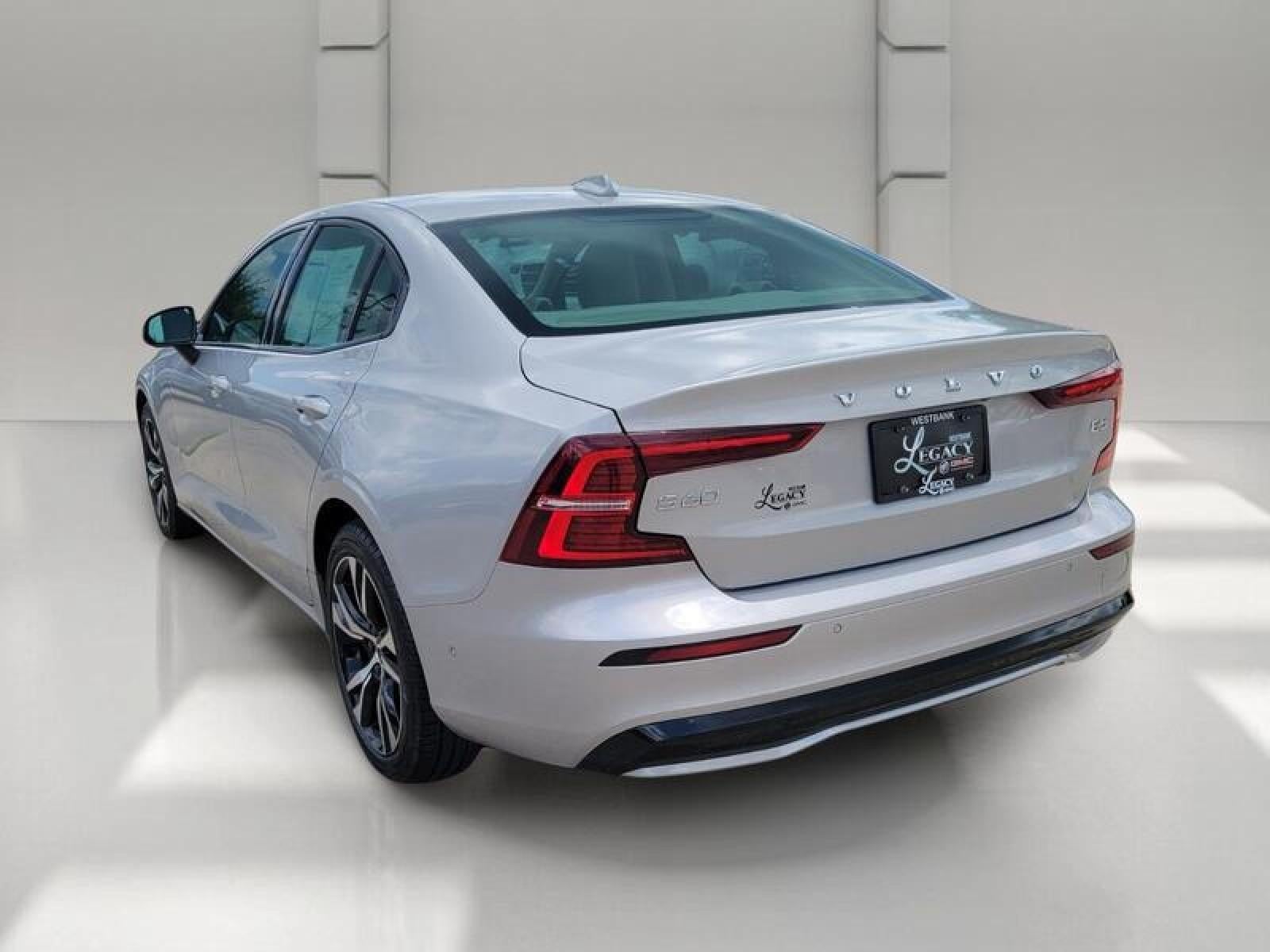 2024 Volvo S60 Plus Dark Theme