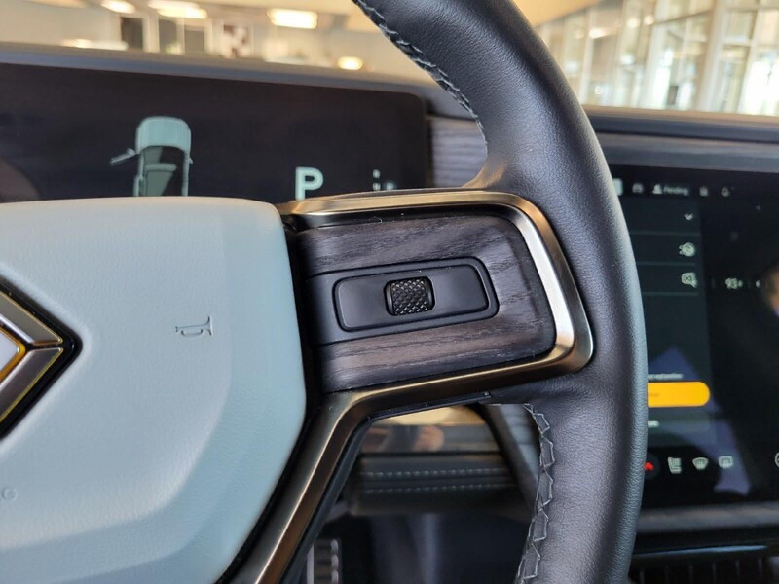 2024 RIVIAN R1S Adventure