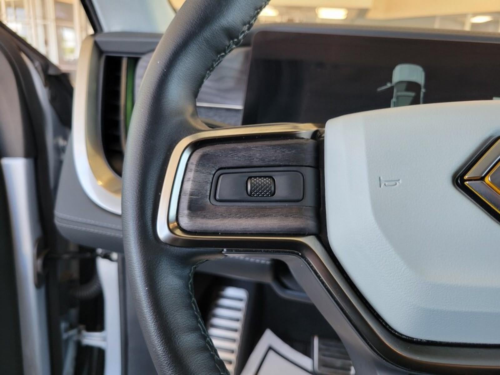 2024 RIVIAN R1S Adventure