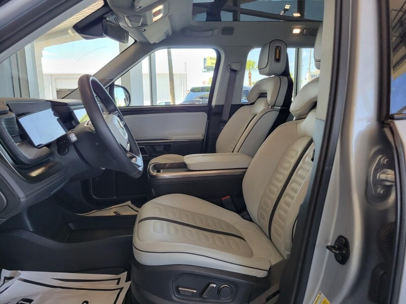 2024 RIVIAN R1S Adventure