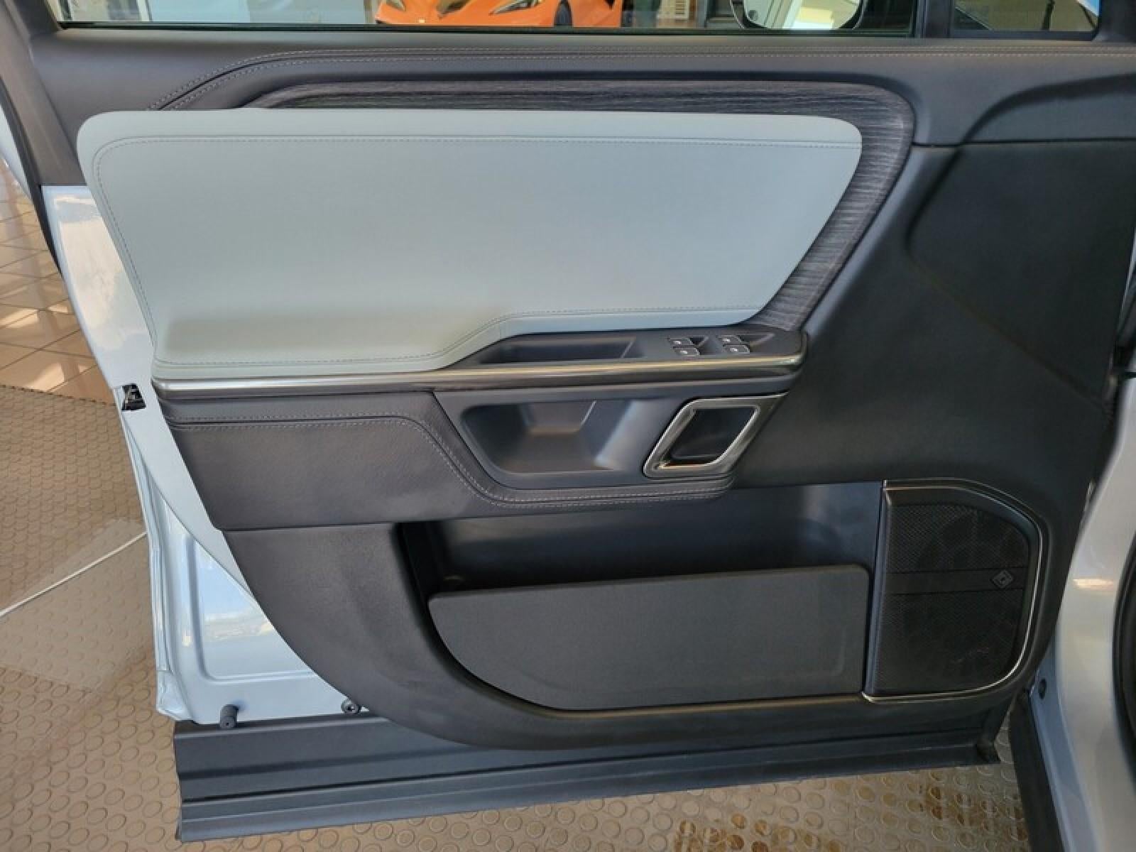 2024 RIVIAN R1S Adventure