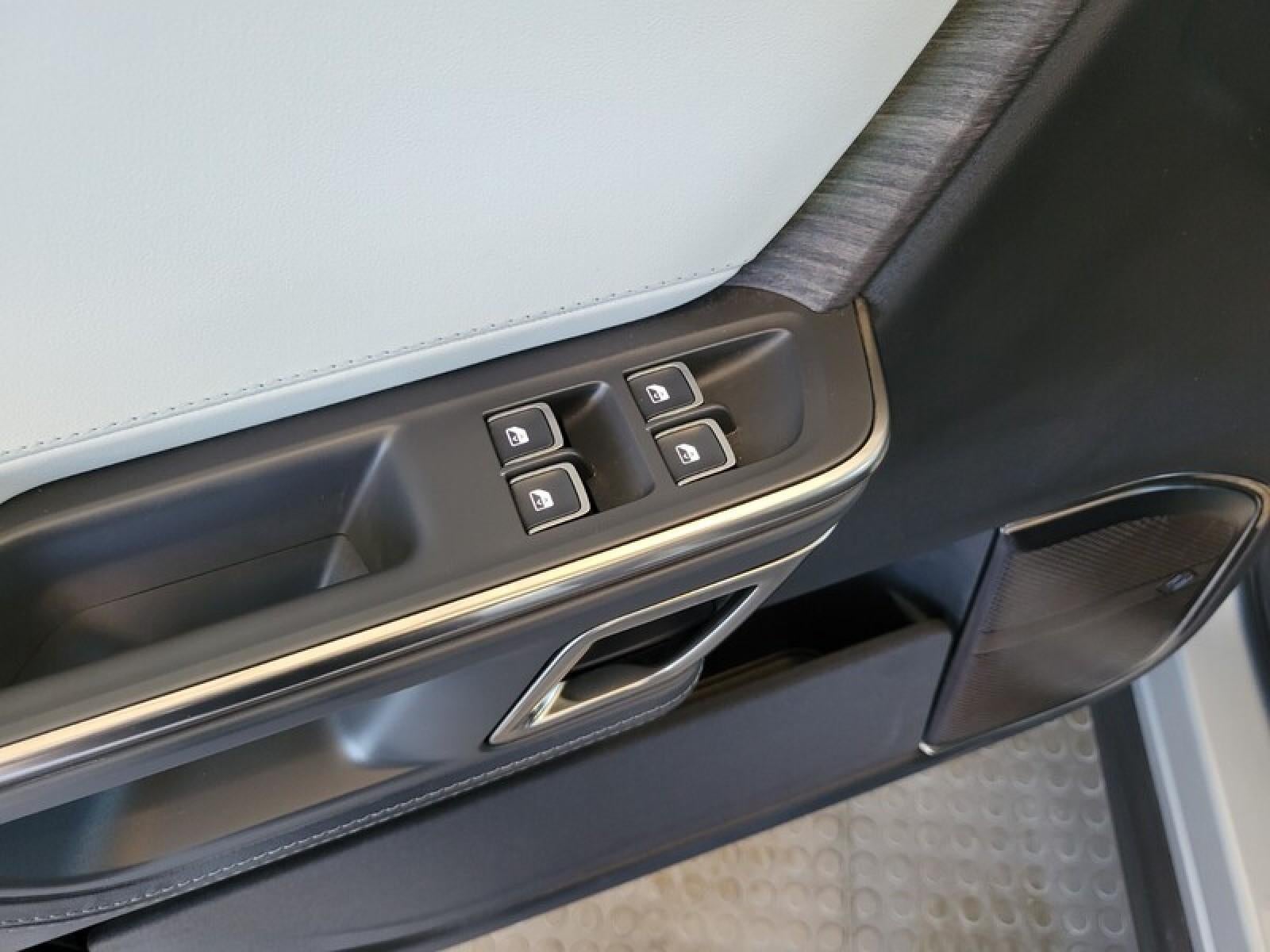 2024 RIVIAN R1S Adventure