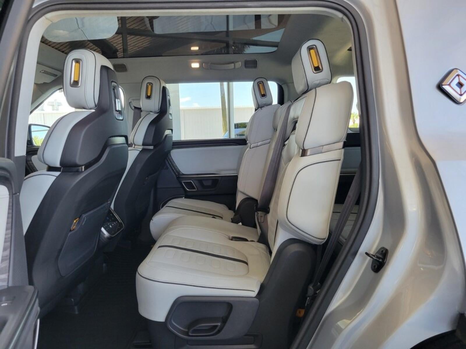 2024 RIVIAN R1S Adventure