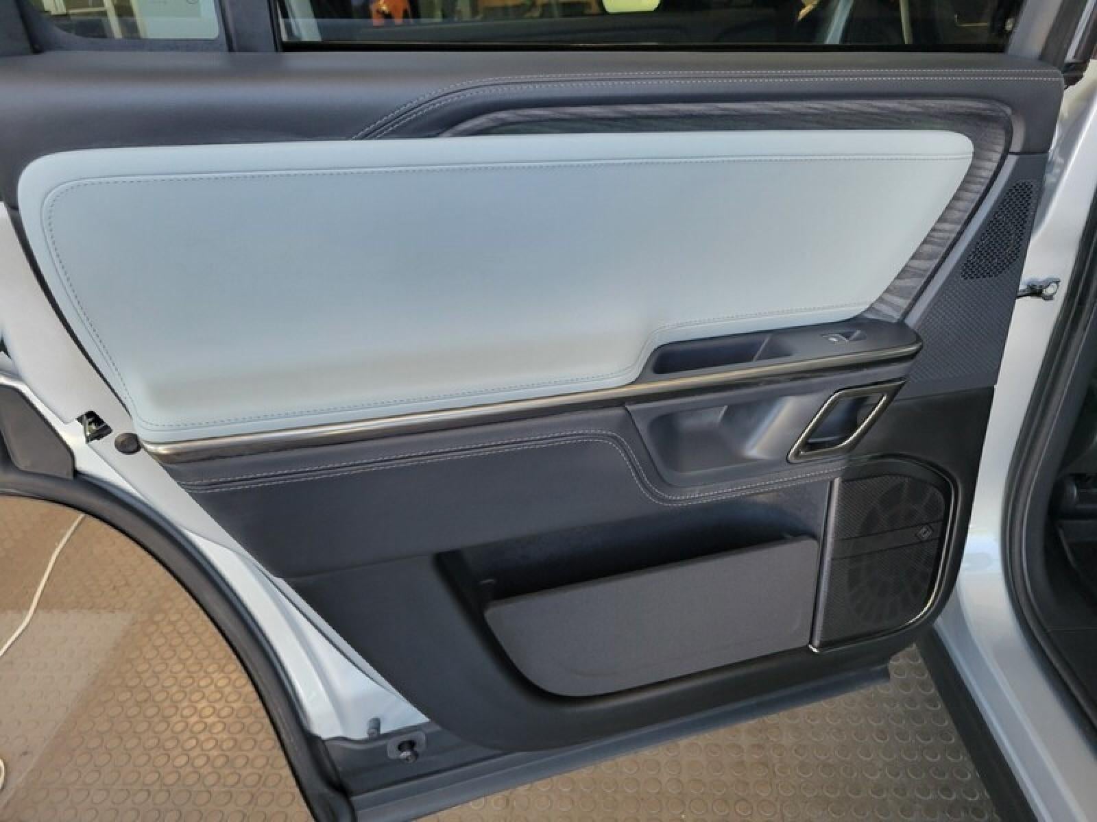 2024 RIVIAN R1S Adventure