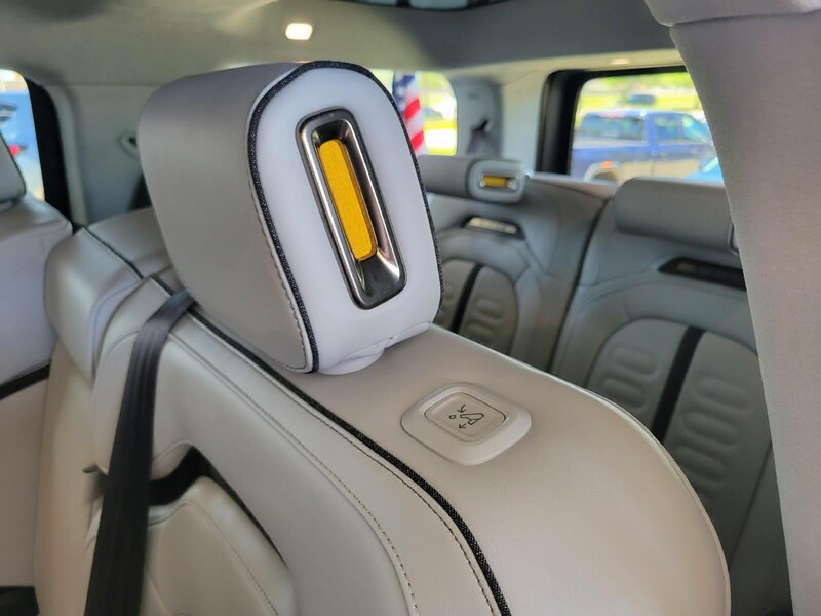 2024 RIVIAN R1S Adventure