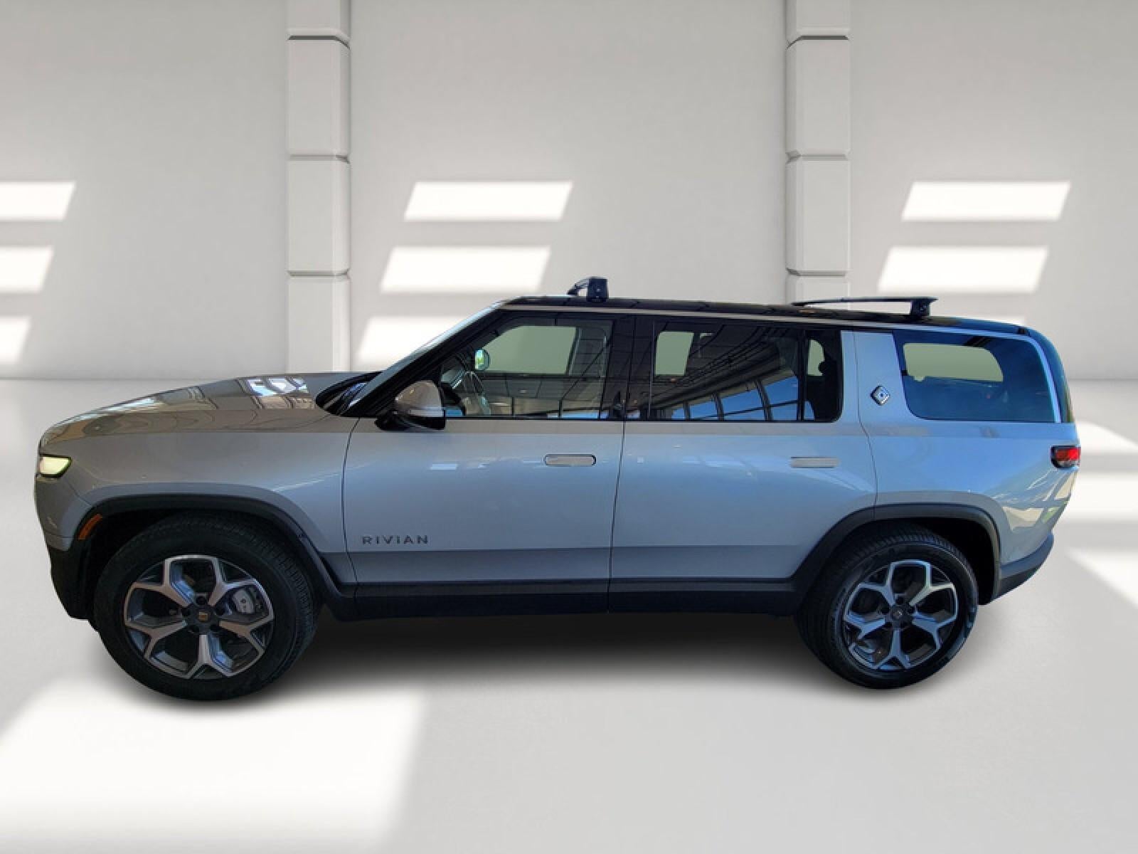 2024 RIVIAN R1S Adventure