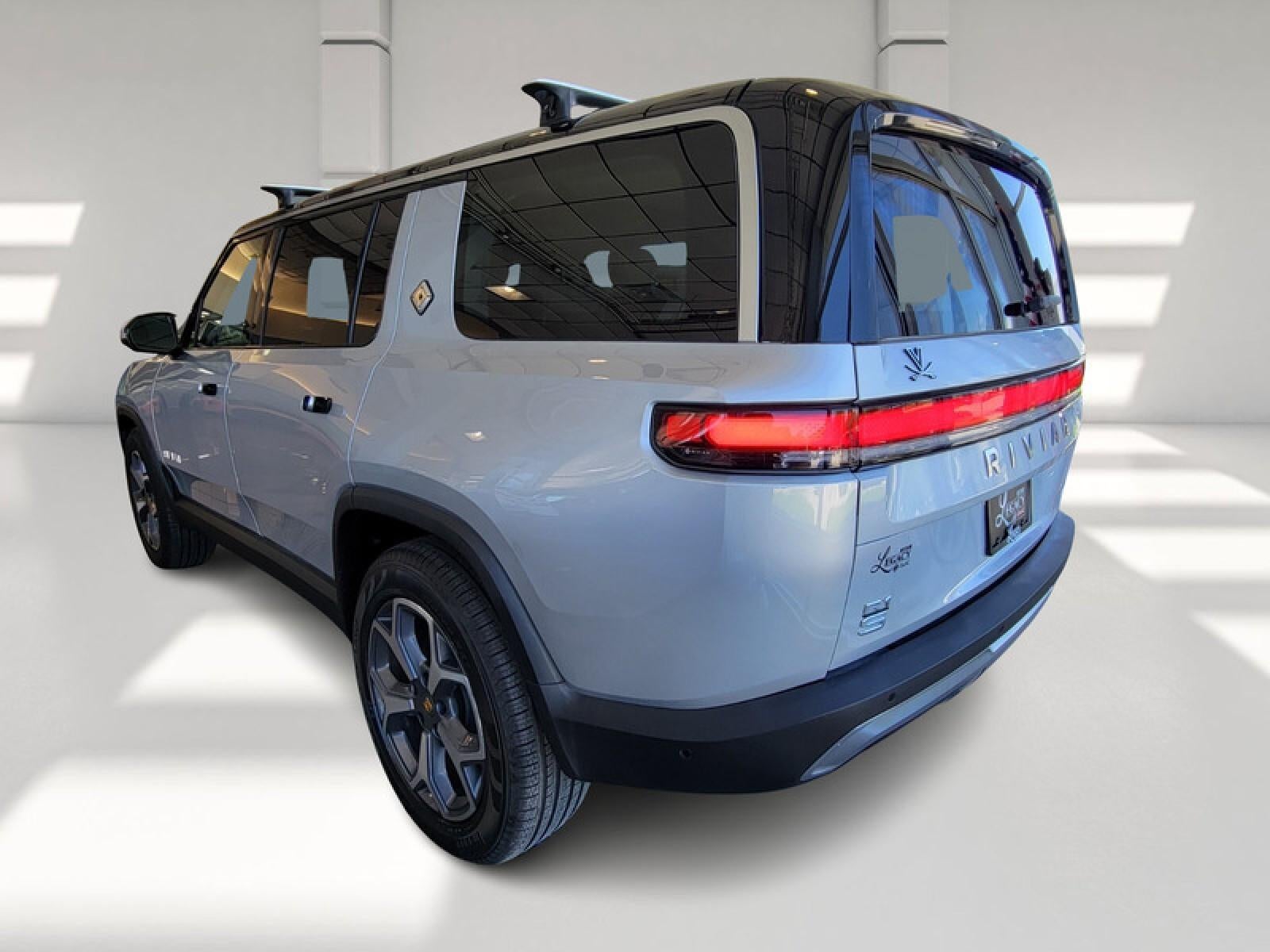2024 RIVIAN R1S Adventure
