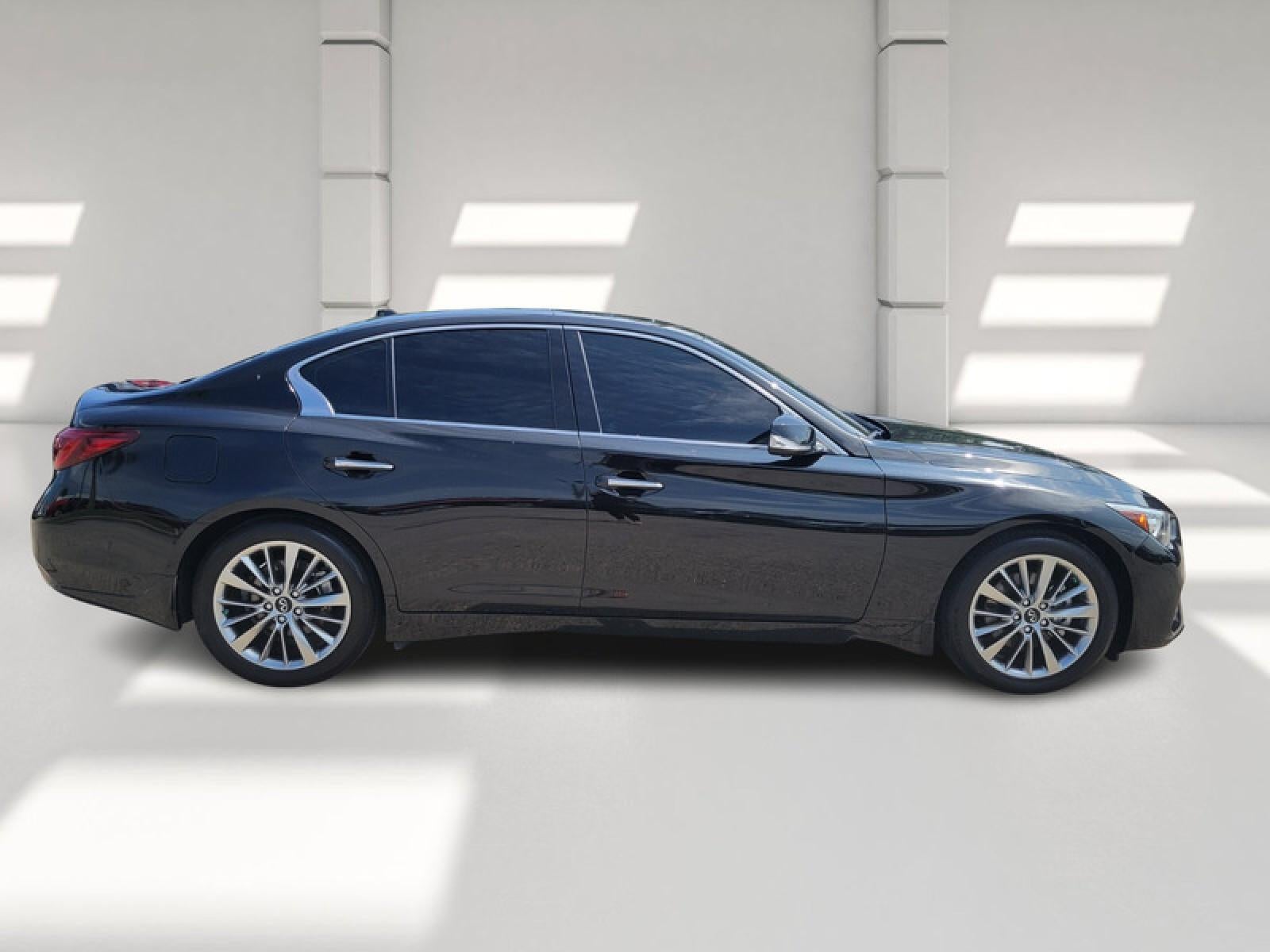 2023 INFINITI Q50 LUXE