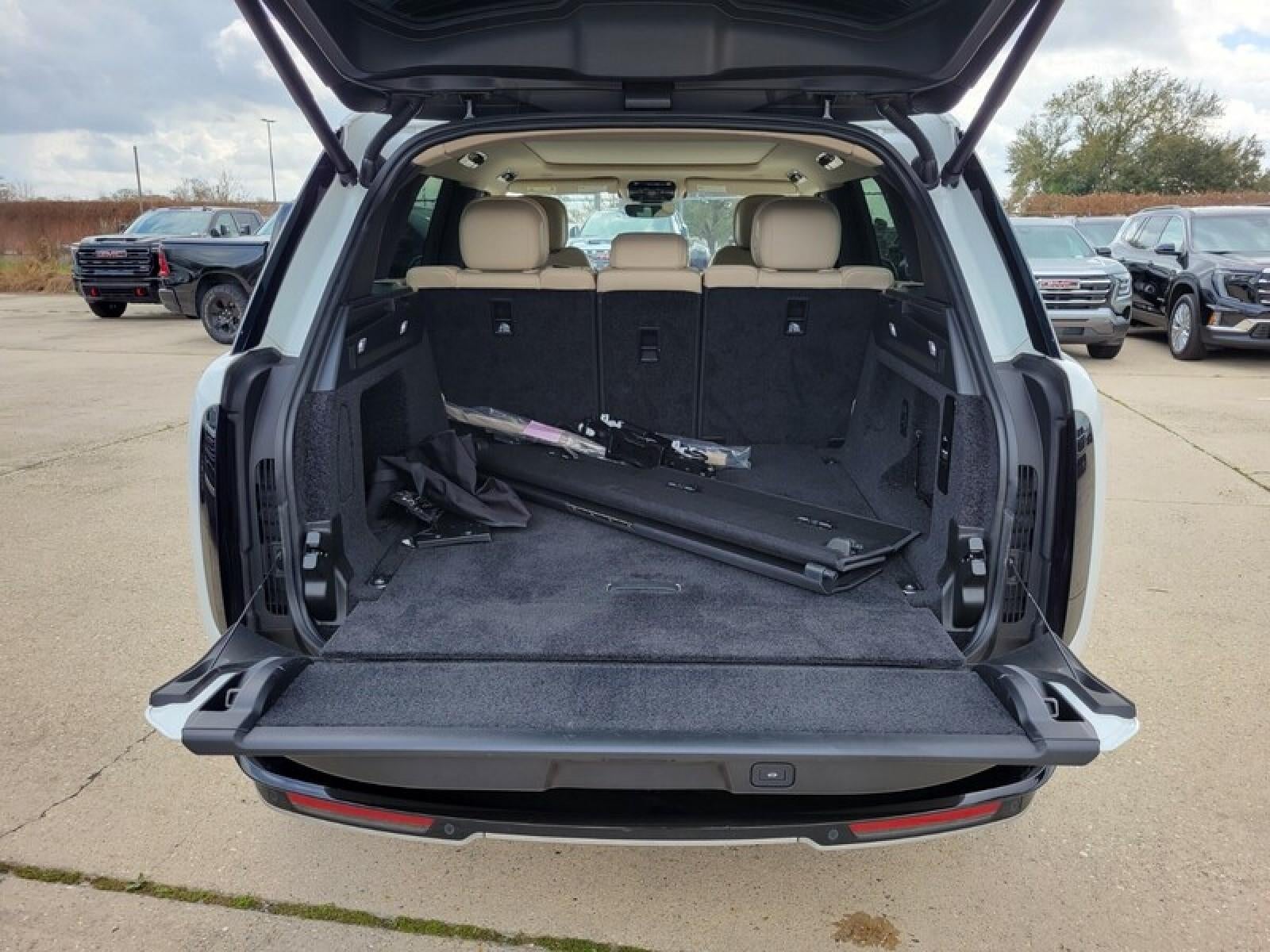 2023 Land Rover Range Rover SE