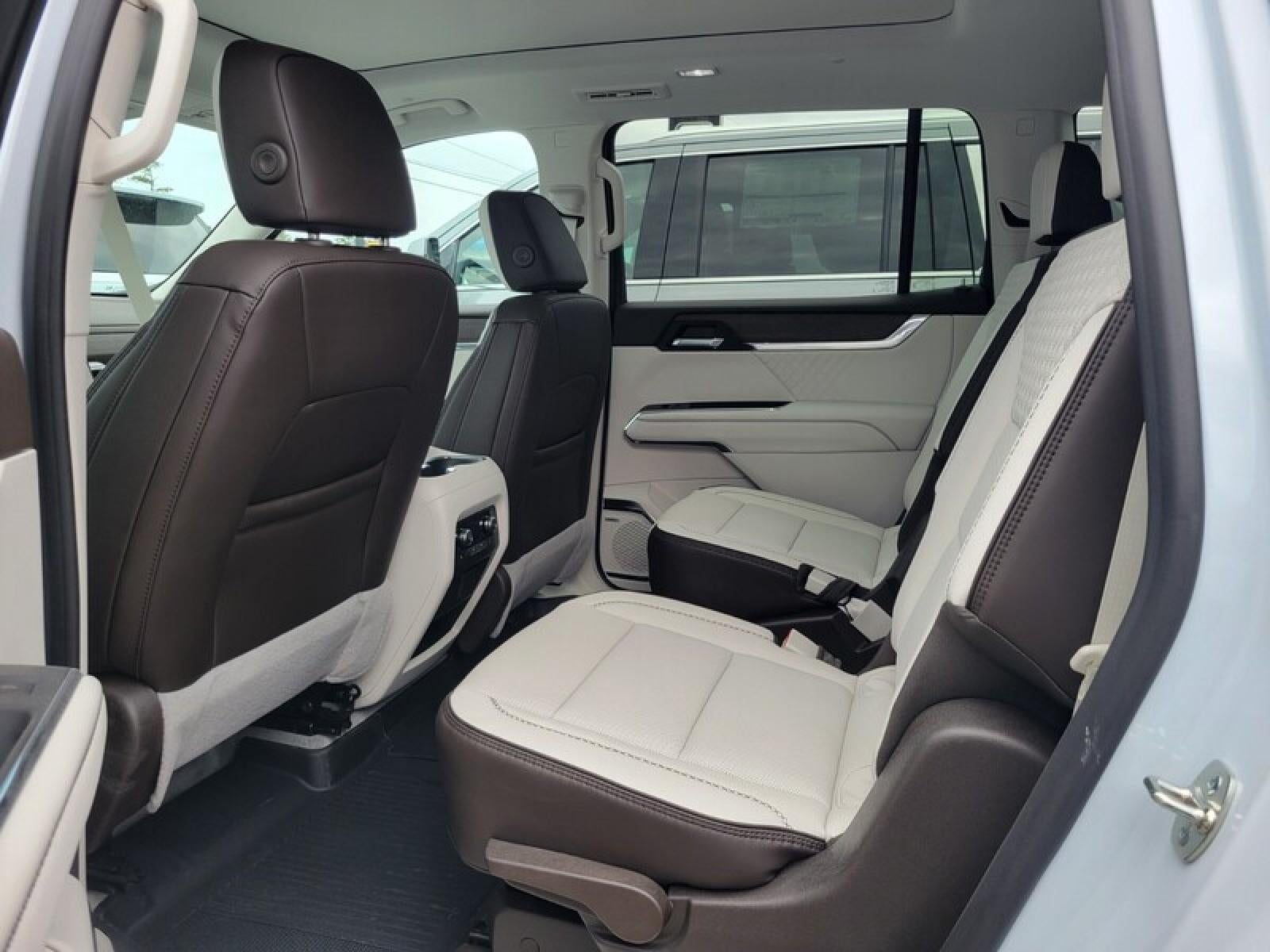 2026 GMC Acadia FWD Denali