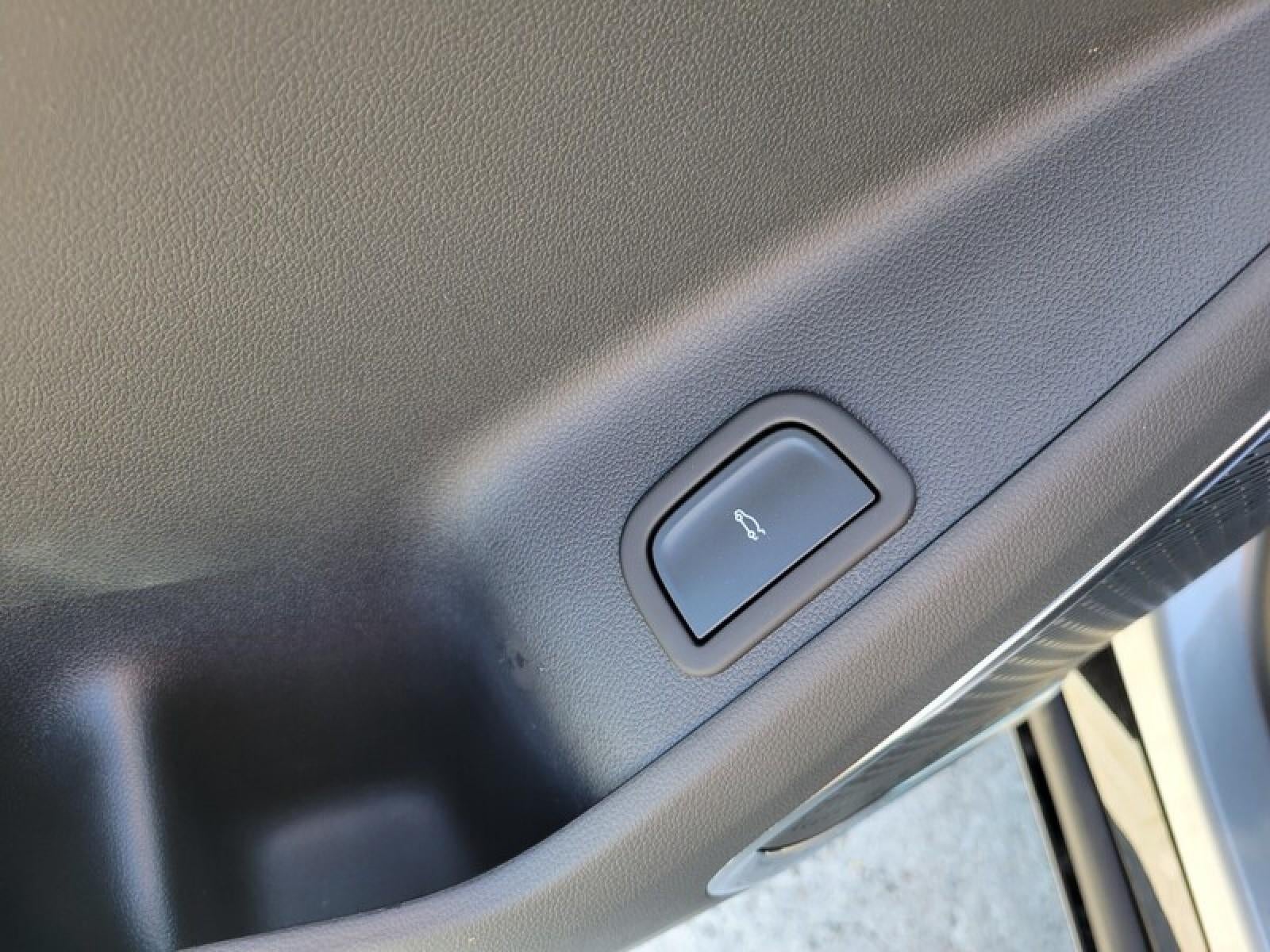 2026 GMC Acadia FWD Denali