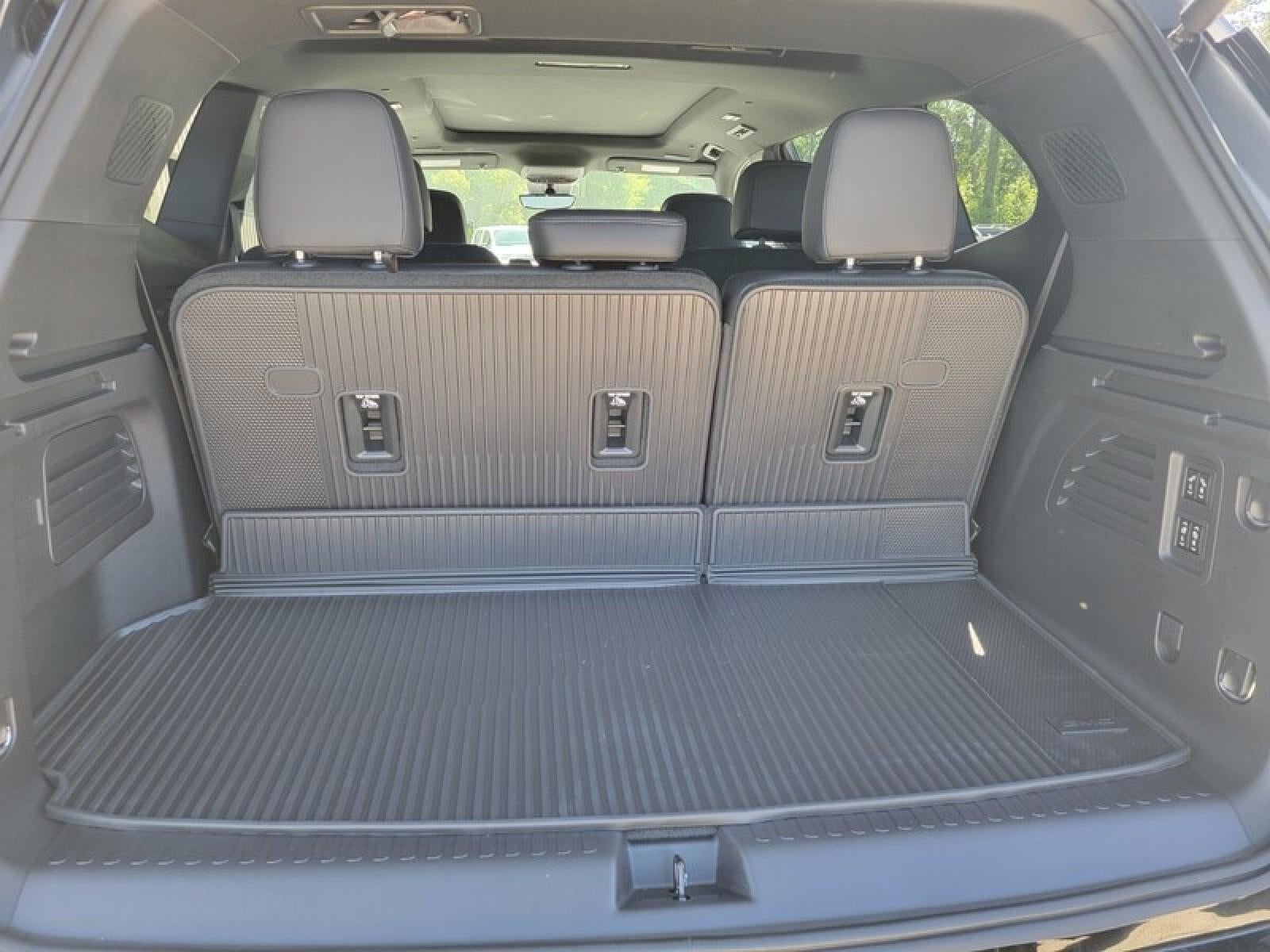 2026 GMC Acadia FWD Denali