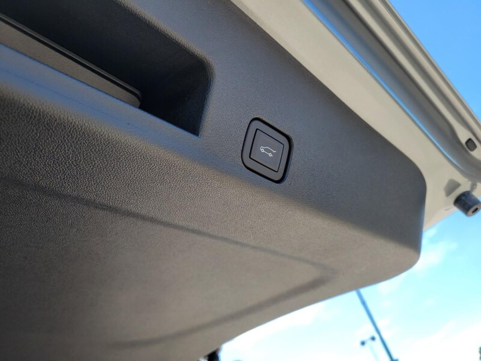2026 GMC Acadia FWD Denali