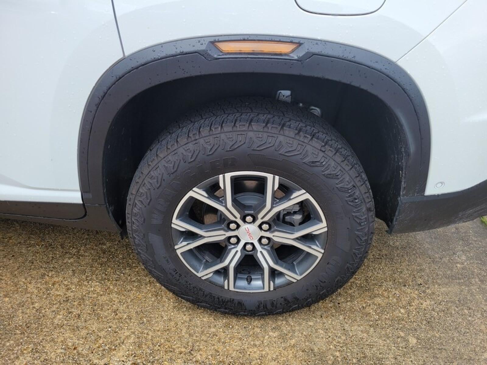 2024 GMC Acadia AT4