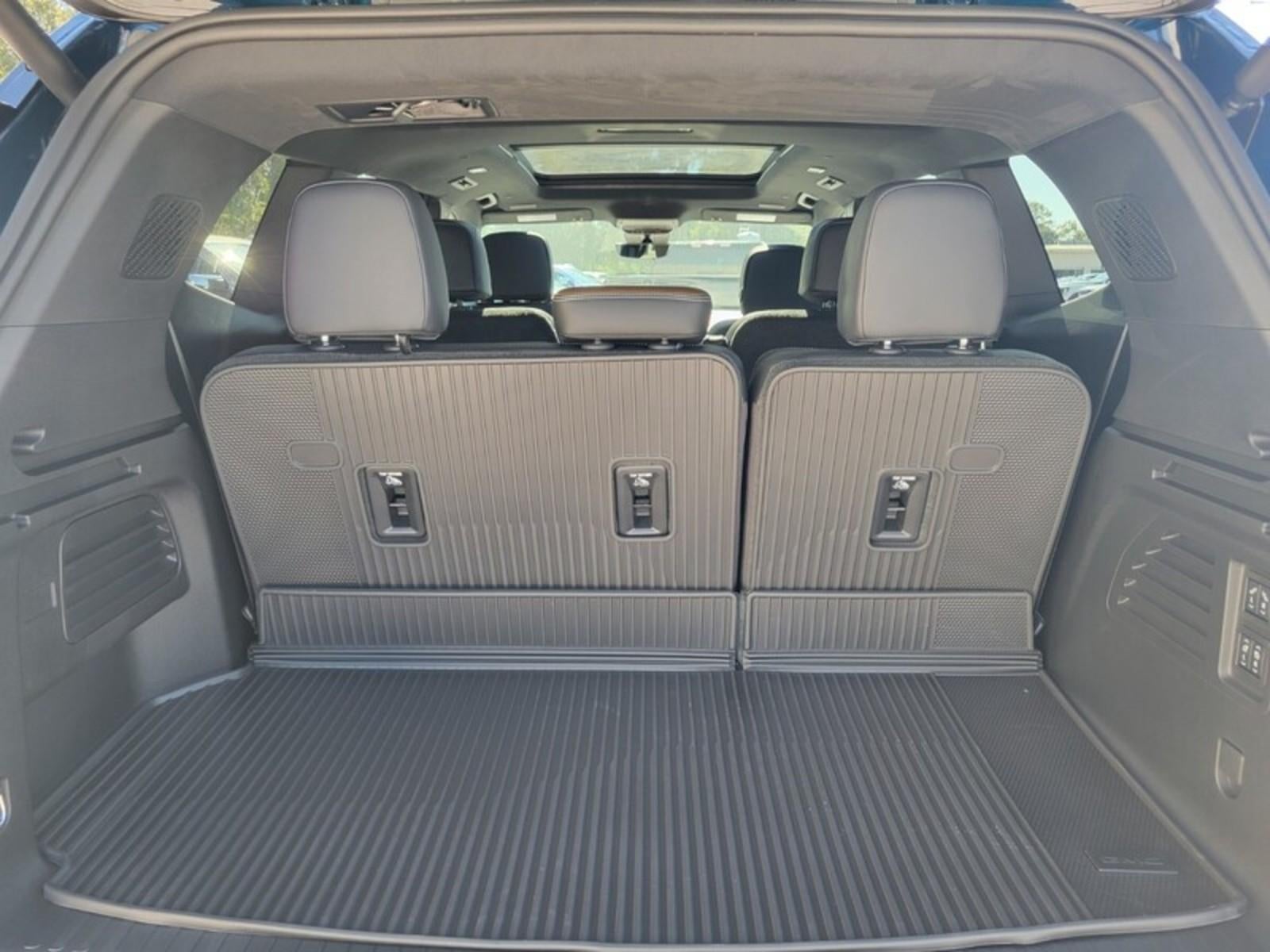 2027 GMC Acadia FWD Denali Ultimate