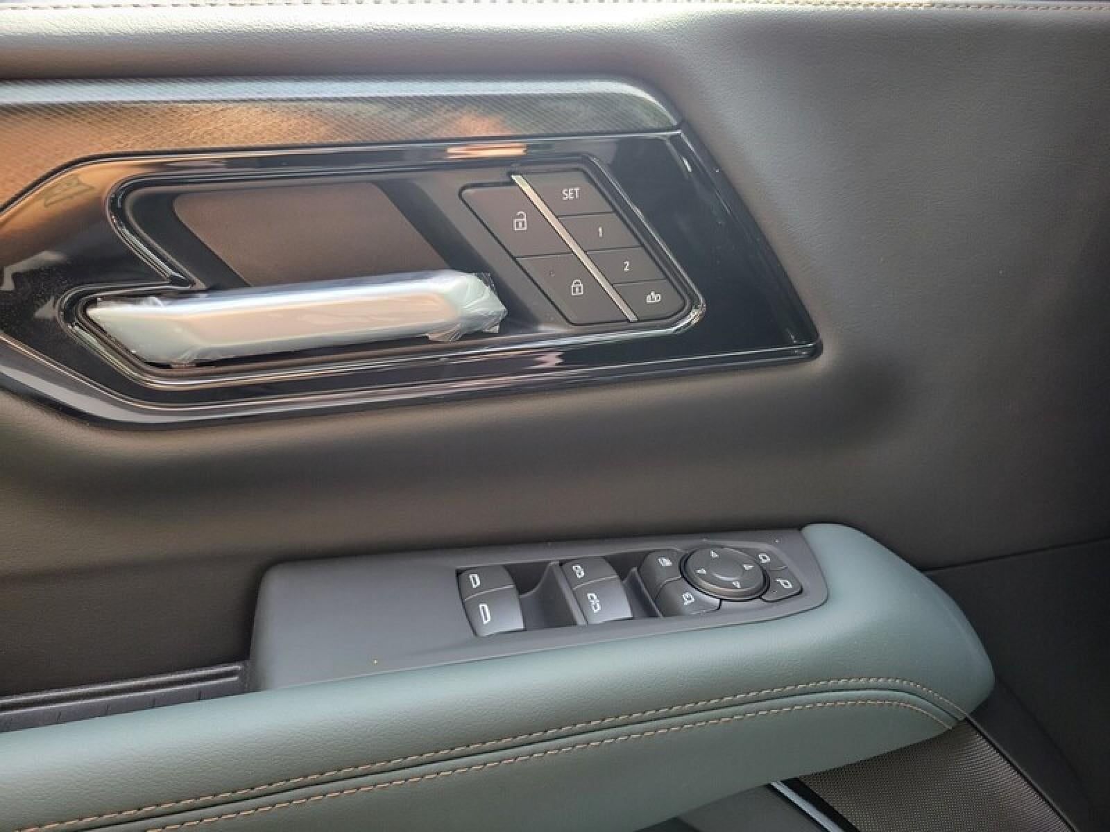 2027 GMC Yukon AT4 - Photo 16