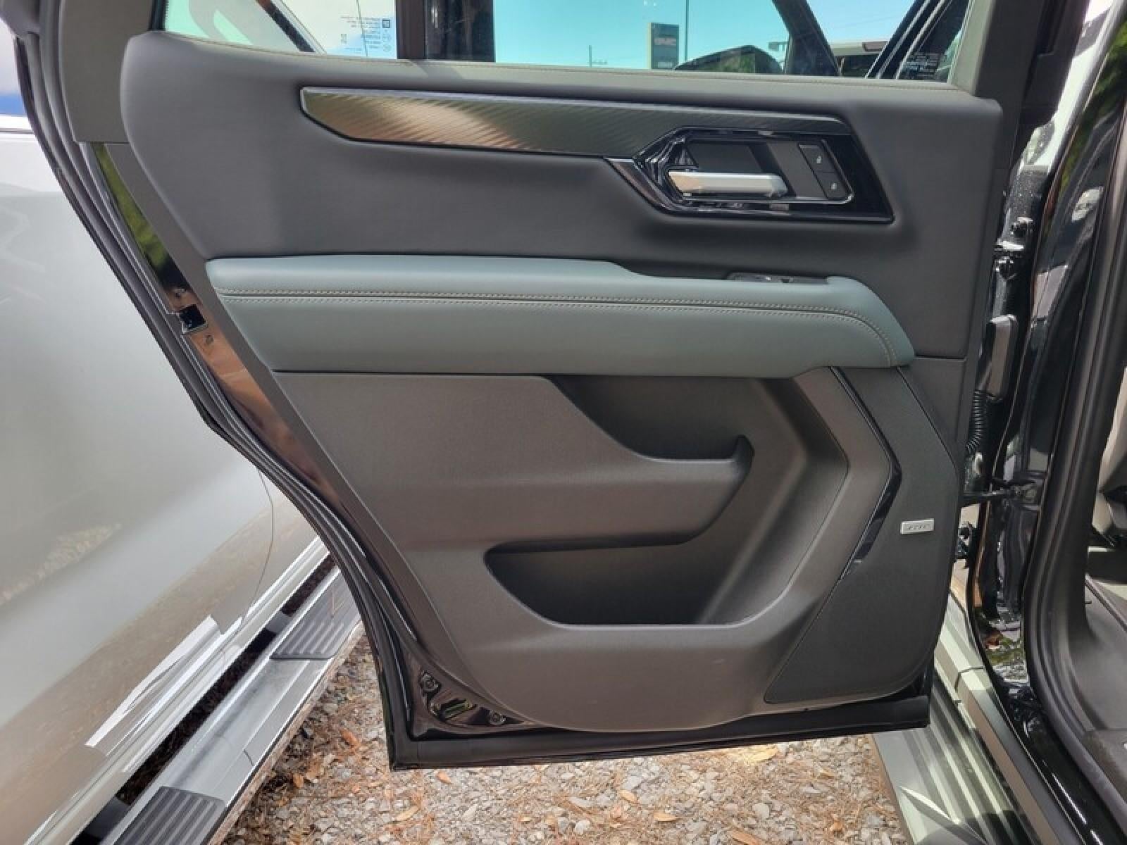 2027 GMC Yukon 4WD 4dr AT4