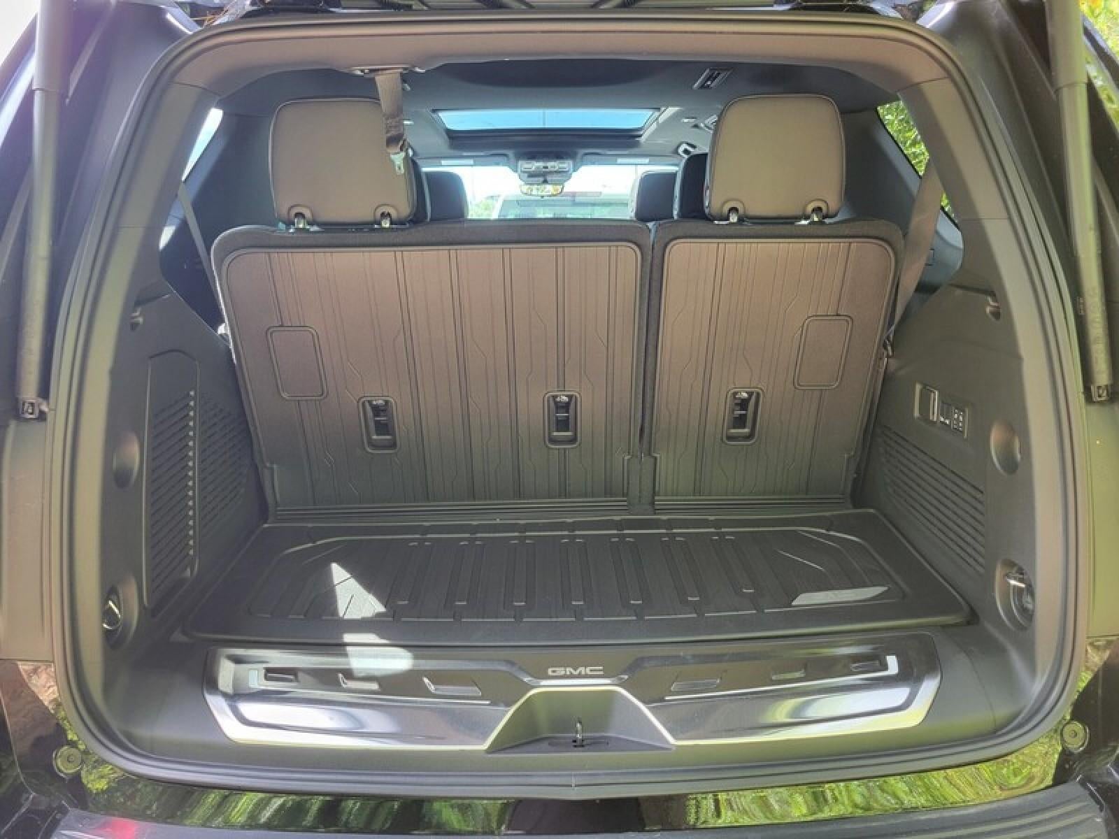 2027 GMC Yukon 4WD 4dr AT4