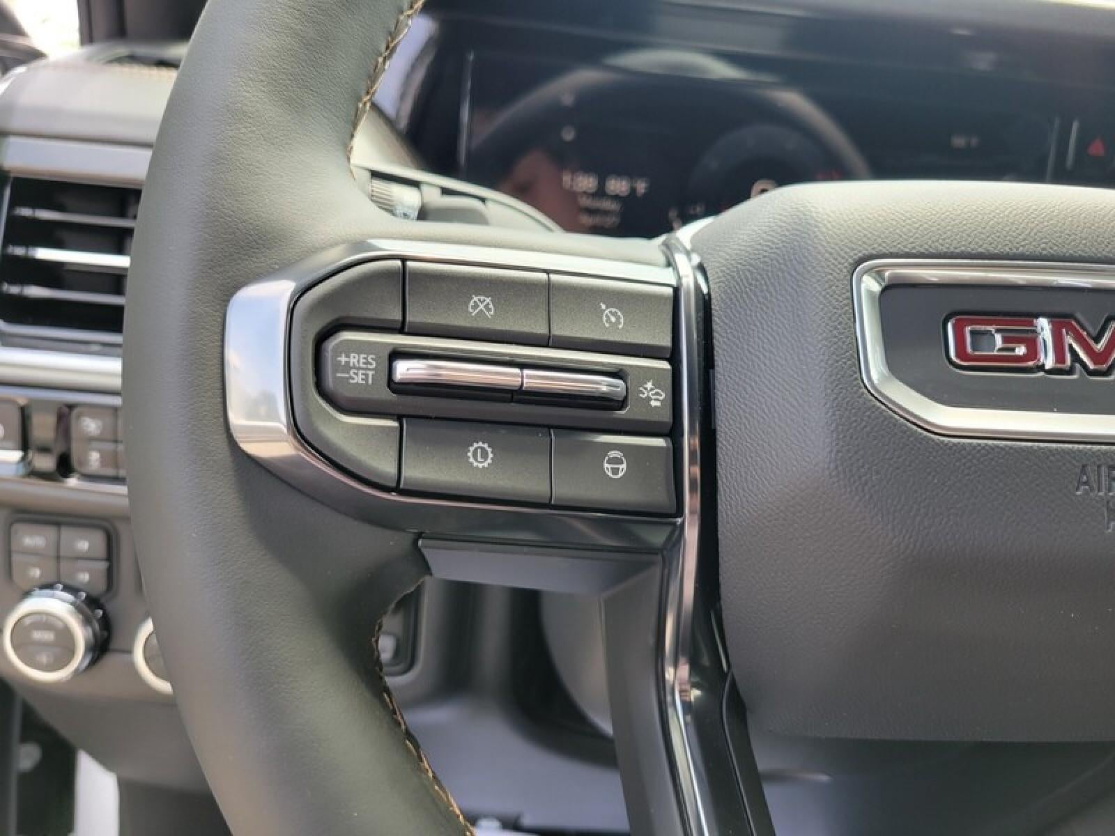 2026 GMC Yukon XL 4WD 4dr AT4