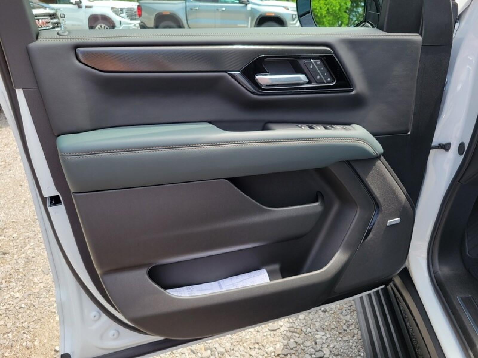 2026 GMC Yukon XL 4WD 4dr AT4