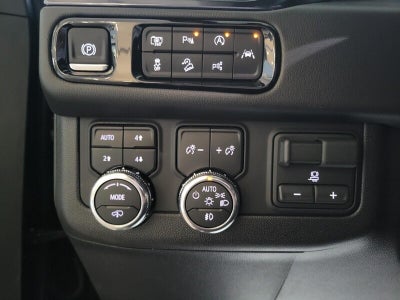 2026 GMC Yukon XL 4WD 4dr AT4