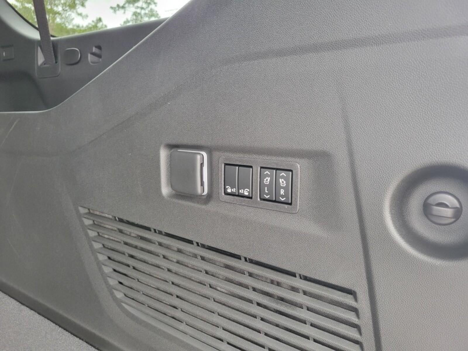 2026 GMC Yukon XL 4WD 4dr AT4