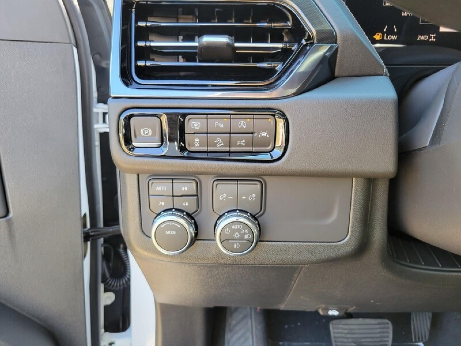 2026 GMC Yukon XL 4WD 4dr AT4