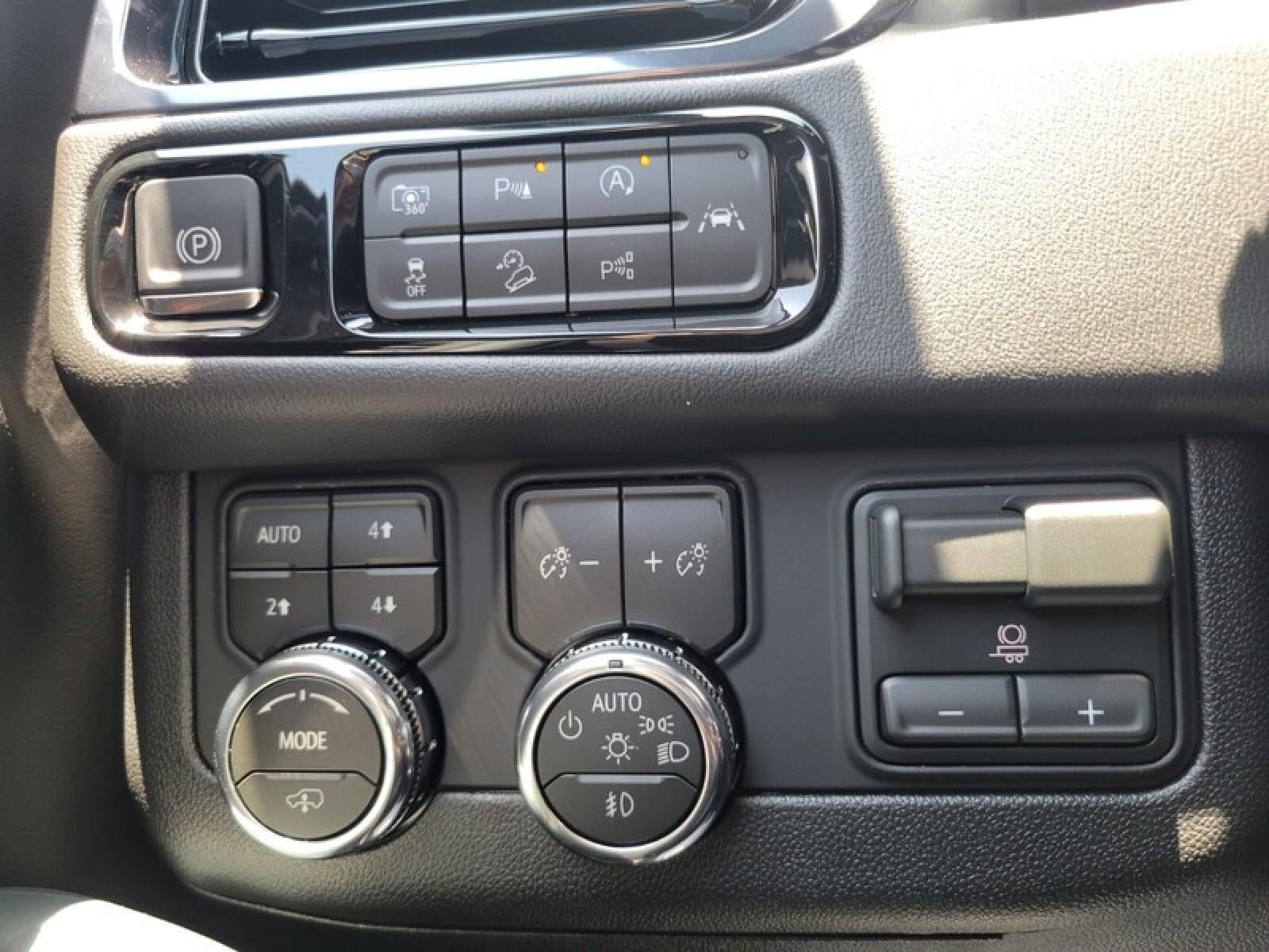 2026 GMC Yukon XL 4WD 4dr AT4