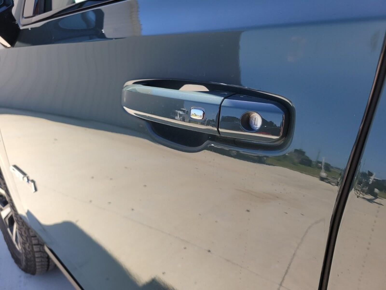 2026 GMC Yukon XL 4WD 4dr AT4