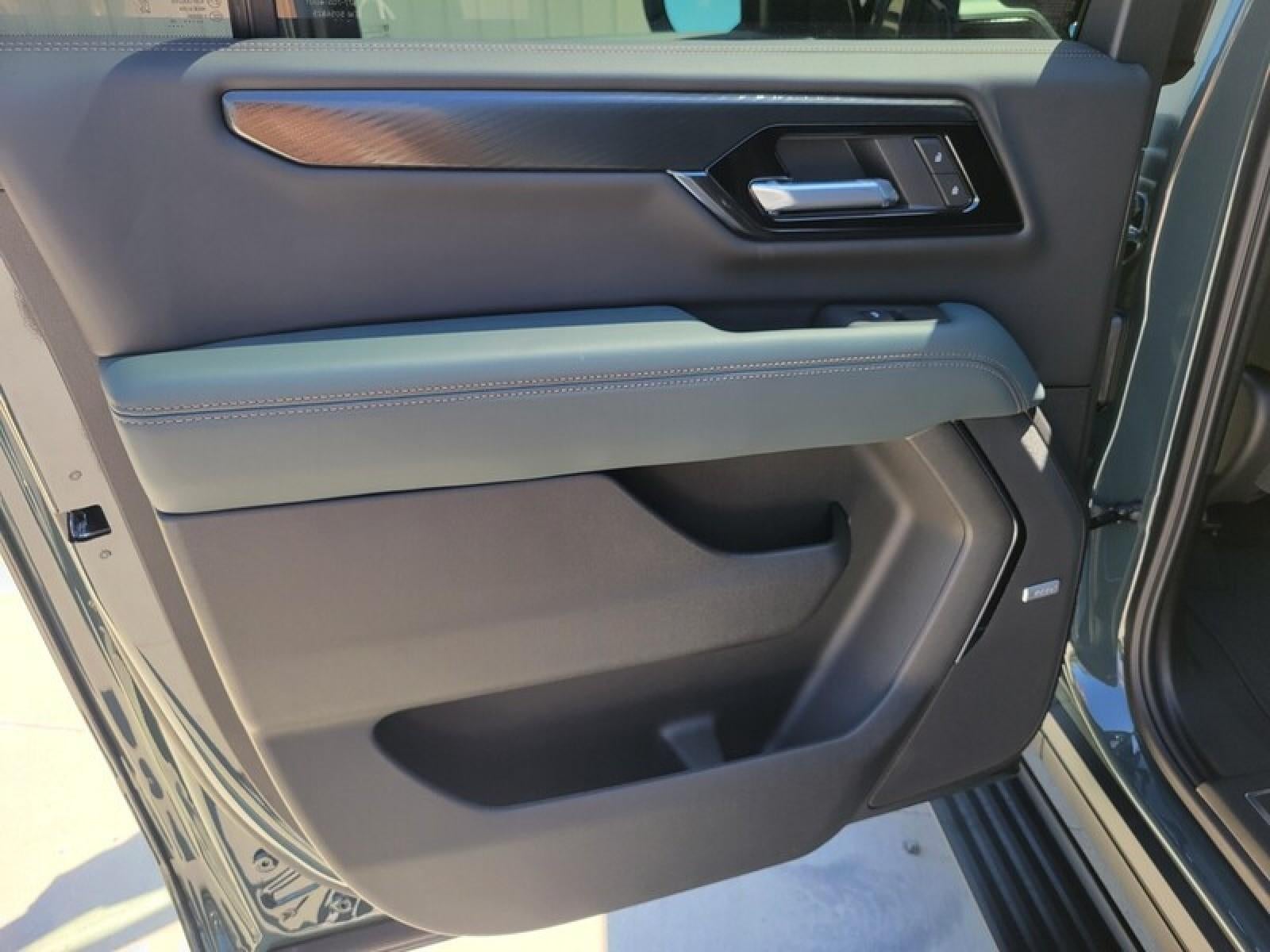 2026 GMC Yukon XL 4WD 4dr AT4
