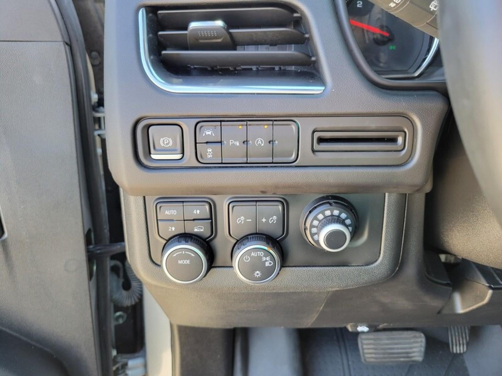 2023 Chevrolet Suburban LS