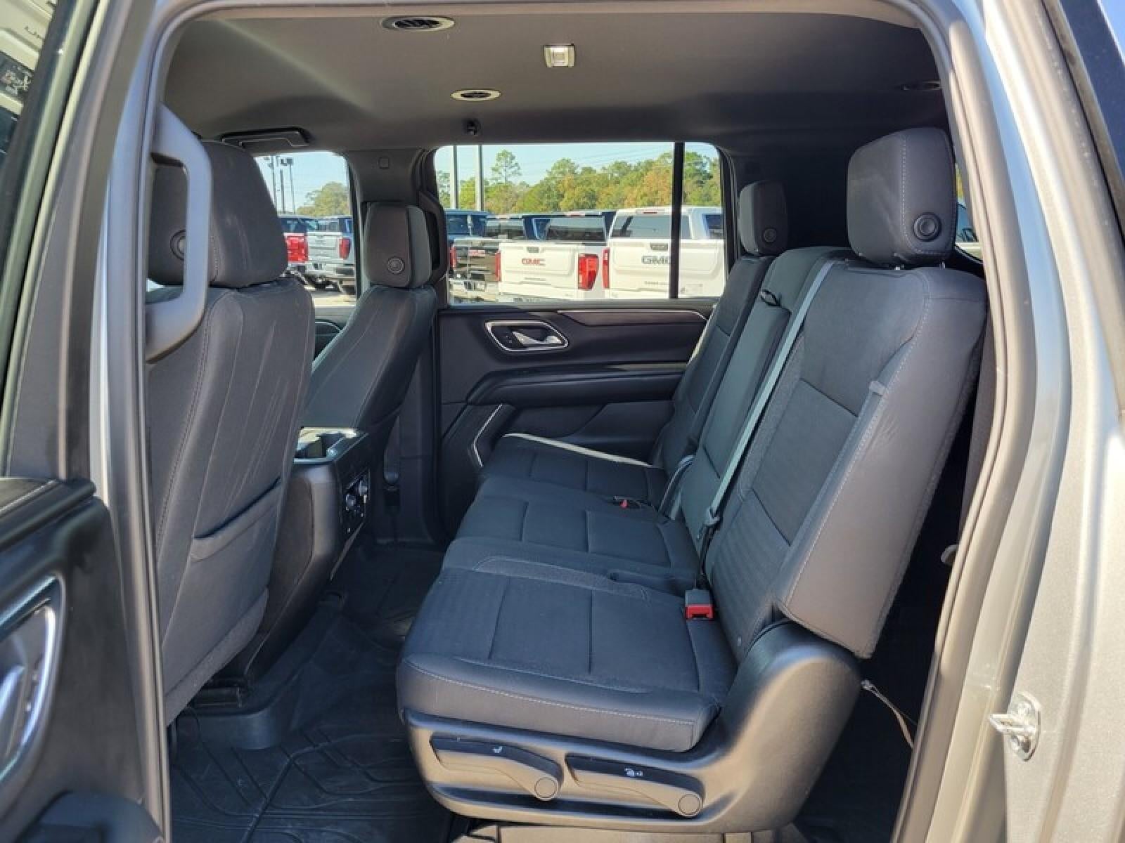 2023 Chevrolet Suburban LS